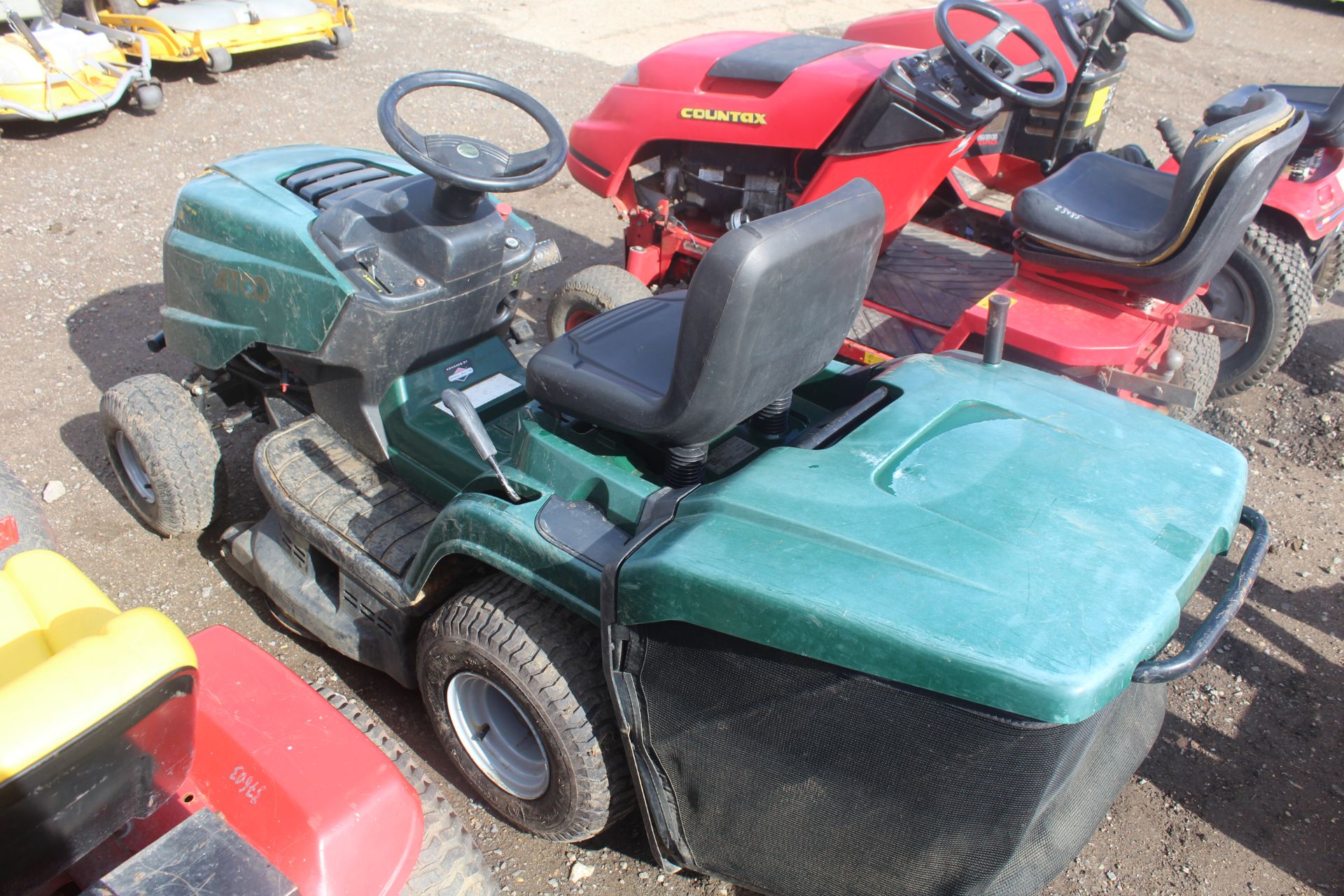 Atco GT30H hydrostatic ride-on mower. With collector. Key held. - Image 3 of 21