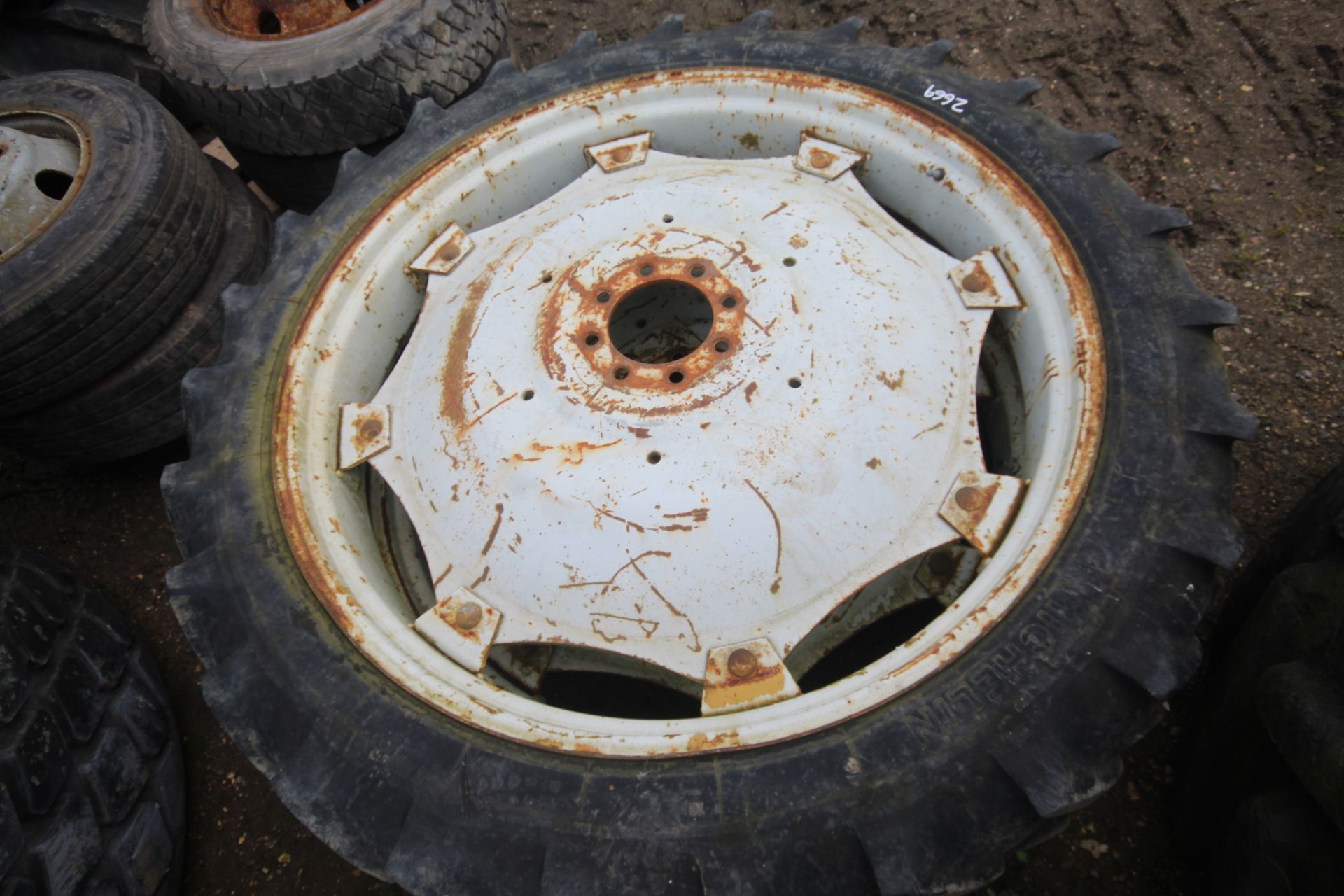 John Deere 9.5x44 rowcrop wheels and tyres. V - Image 3 of 5