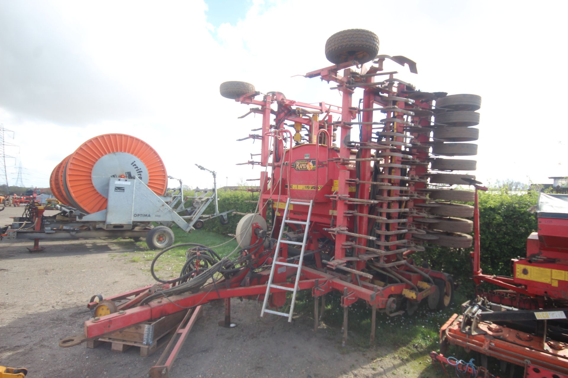 **UPDATED DESCRIPTION** Vaderstad Rapid 800F 8m disc drill. With rigid tines, levelling paddles, two - Image 3 of 60