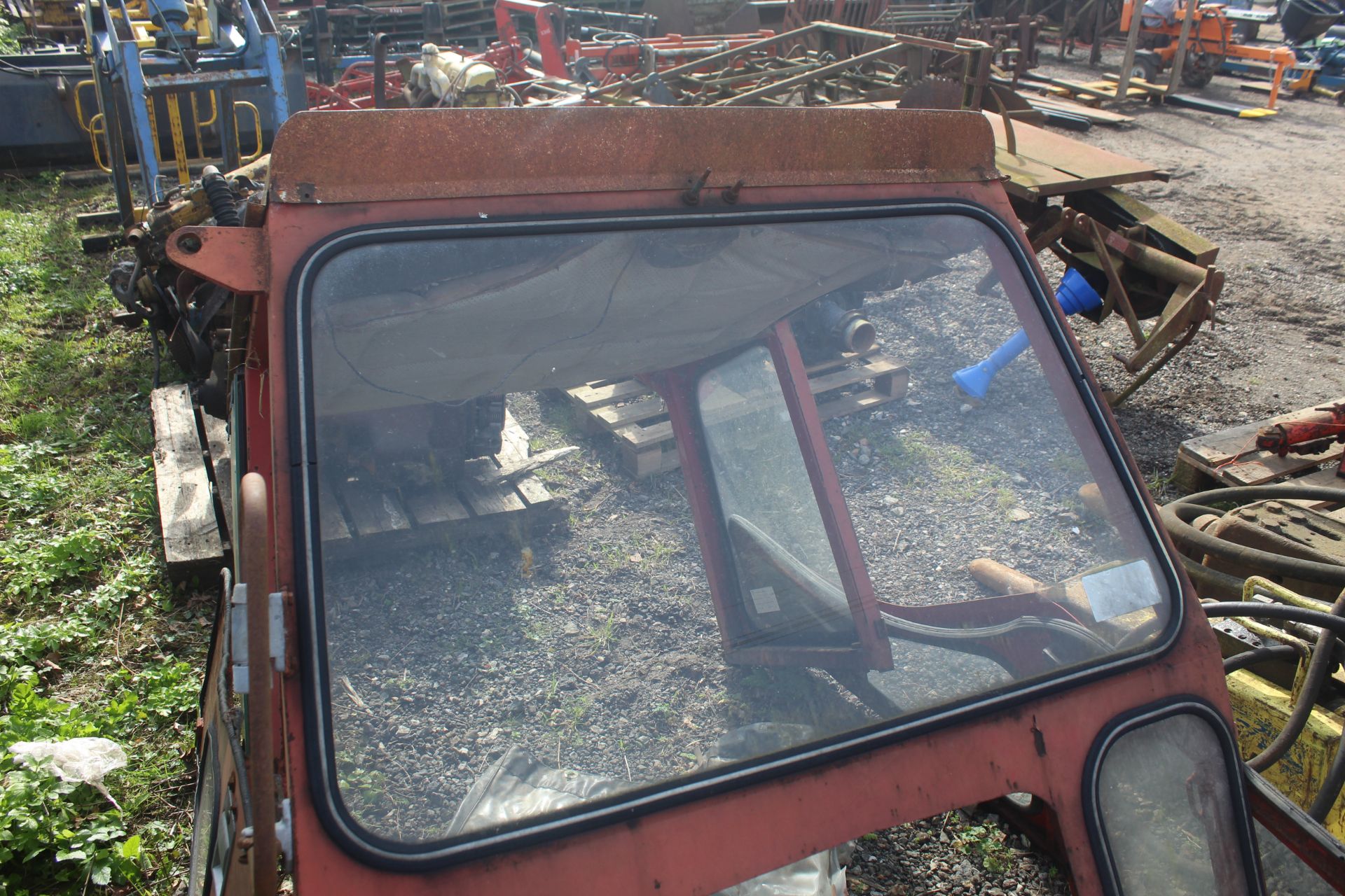 Massey Ferguson 240 cab and mudguards. - Image 11 of 16