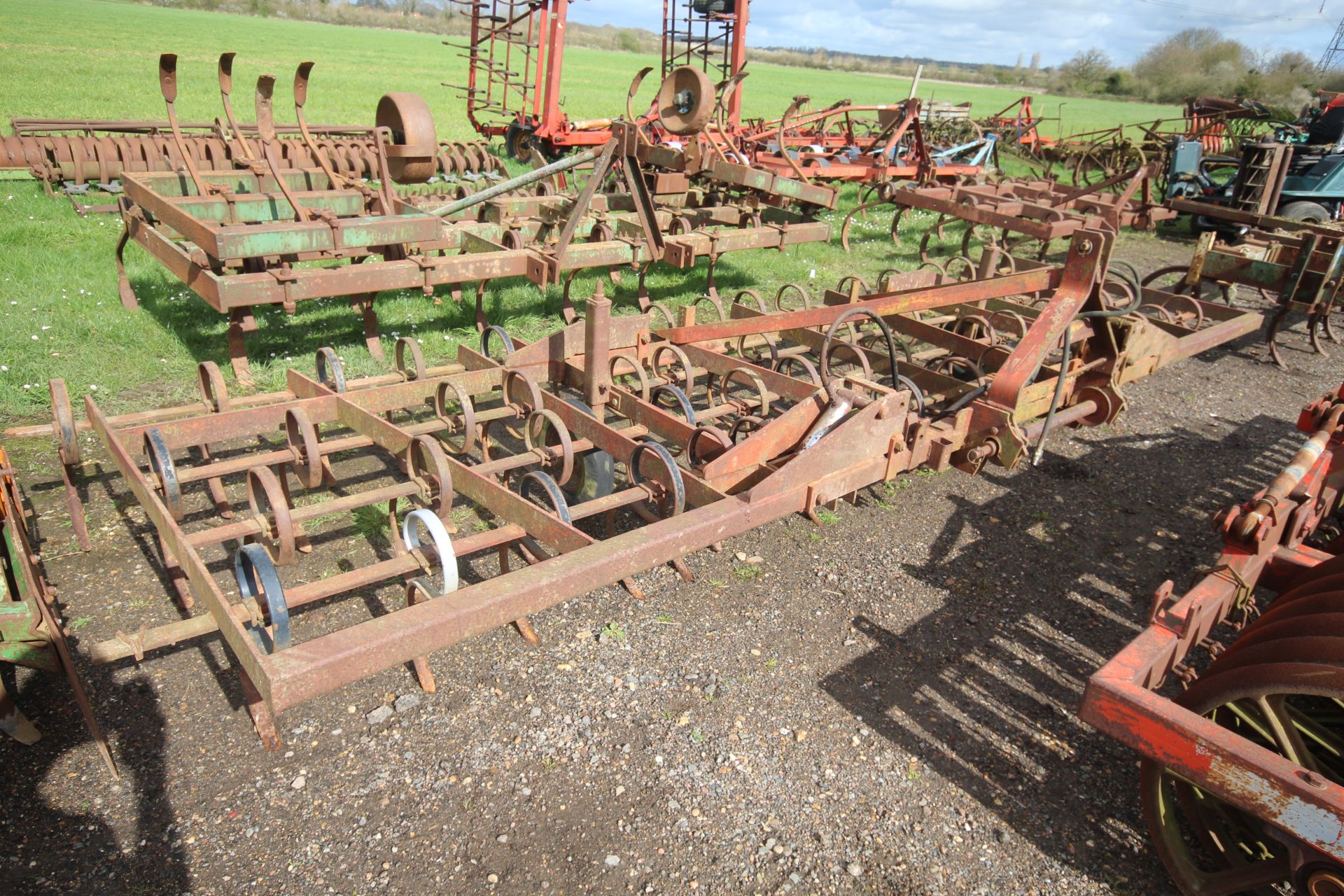 Rekord 5m mounted hydraulic folding spring tines. V - Image 2 of 16