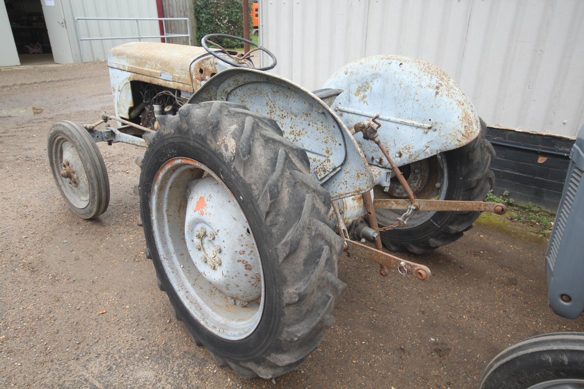 Ferguson TED 20 Petrol/ TVO 2WD tractor. 1953. Serial number 201176. Key held. V - Bild 4 aus 45