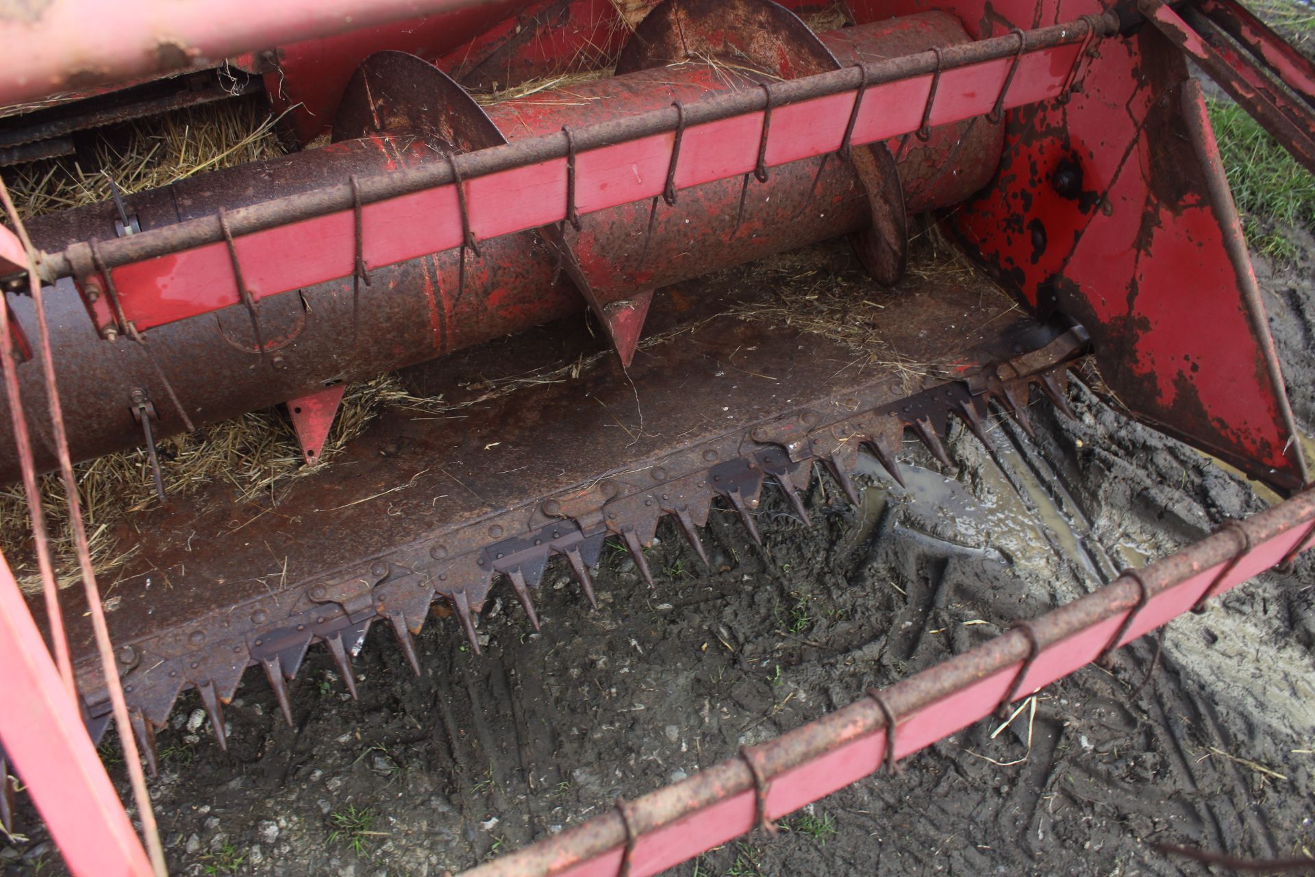 Massey Ferguson 788 8ft cut combine. Registration EBJ 851C (no paperwork). 12.4/11-28 front wheels - Image 13 of 53