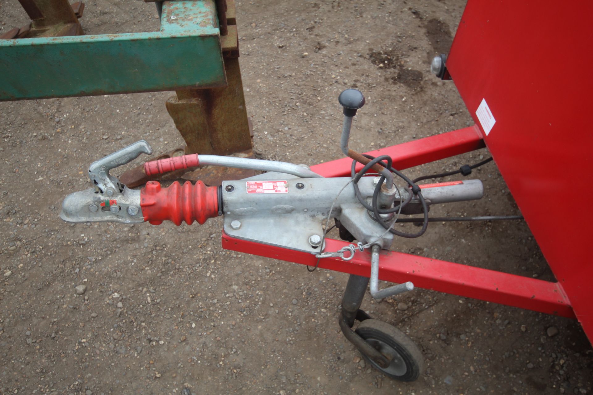 Scott Trailers single axle double skin chemical trailer. With lockable lid and unused spare wheel. - Image 2 of 17