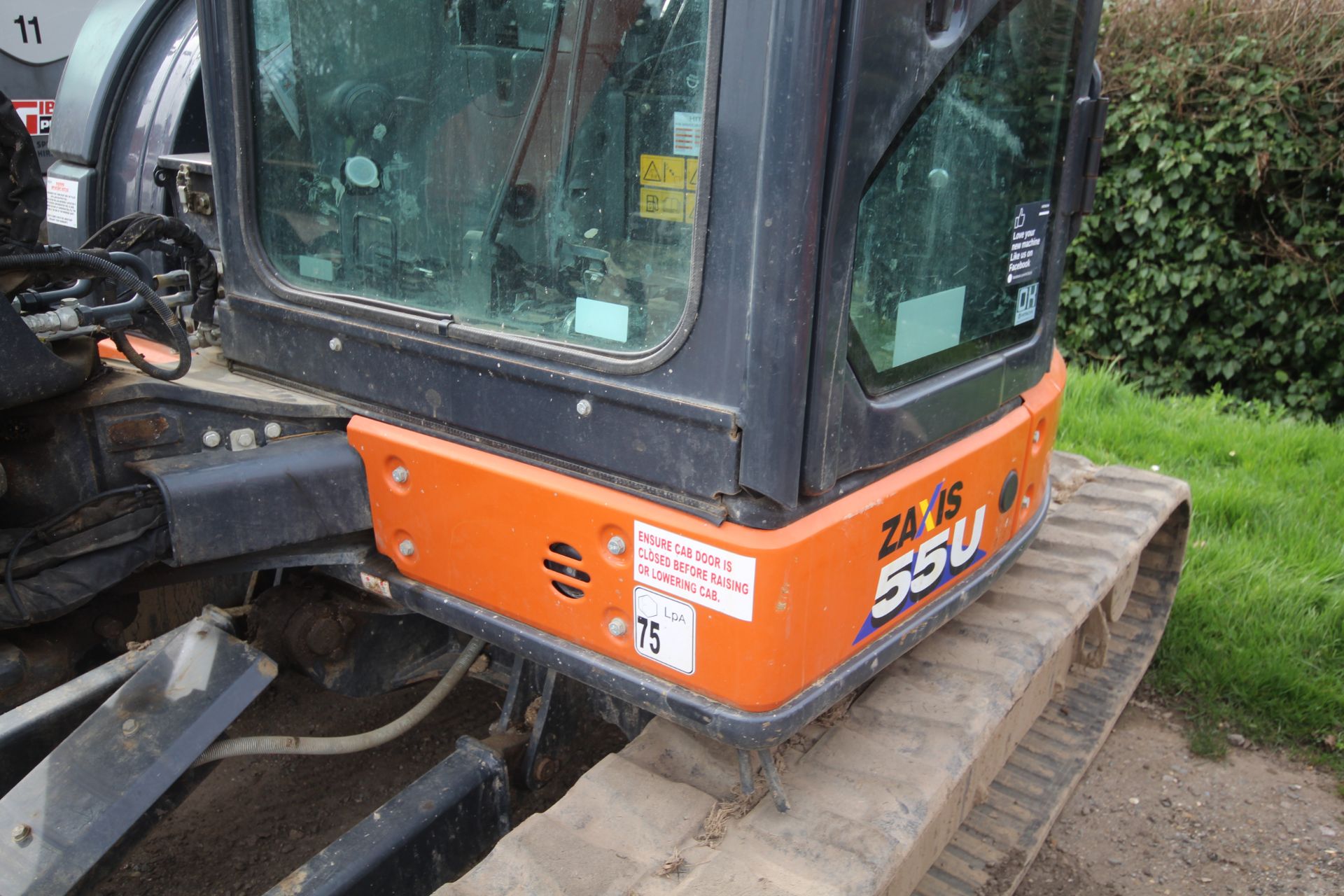 Hitachi ZX55U-6 CLR 5.5T rubber track excavator. 2022. 757 hours. Serial number HCMAEQ50H00061201. - Image 31 of 71