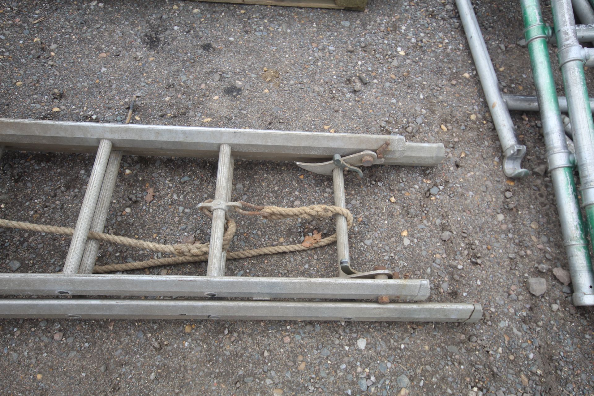 Extending ladder with rope. From a deceased estate - Image 6 of 6