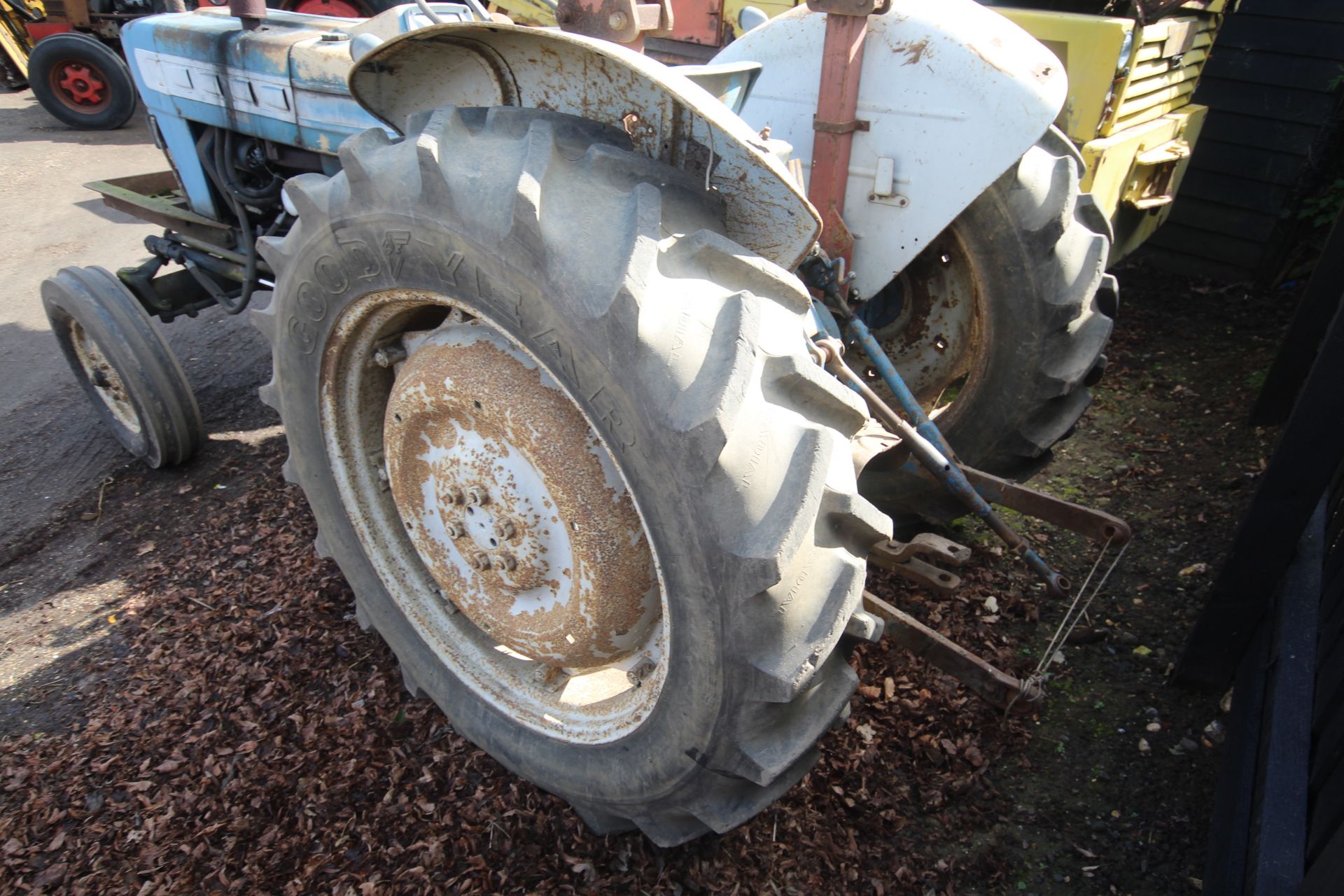 Ford 4000 Pre-Force 2WD tractor. Registration SRT 439F (expired). 13.6R36 rear wheels and tyres @ - Image 5 of 45