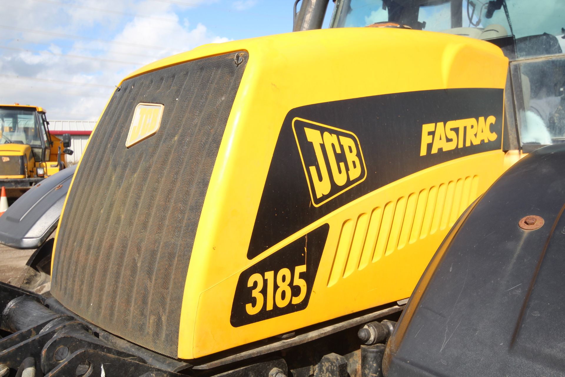 JCB Fastrac 3185 Autoshift 4WD tractor. Registration X642 AHT. Date of first registration 04/09/ - Image 14 of 71