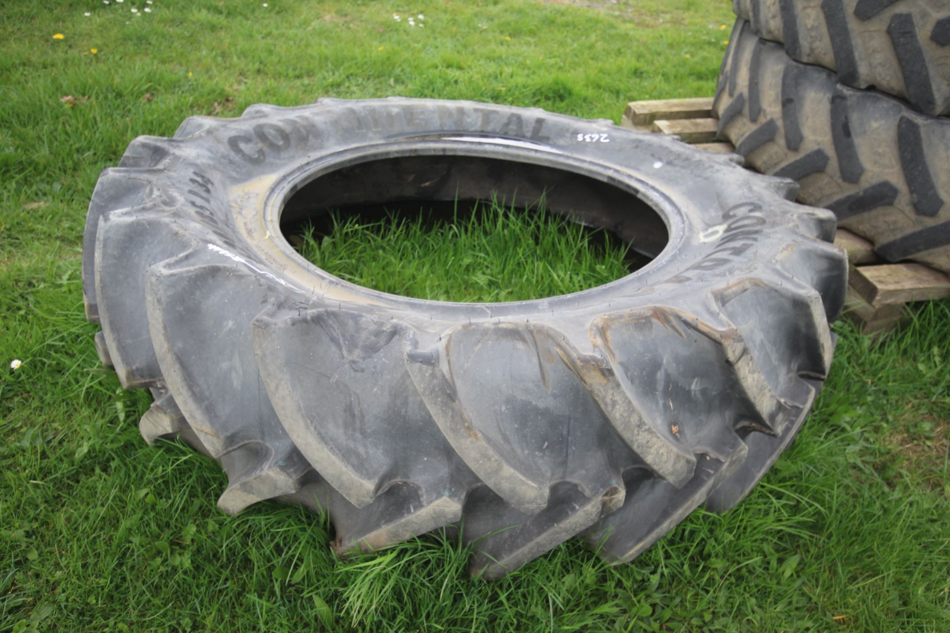 420/85R34 tyre. - Image 2 of 4