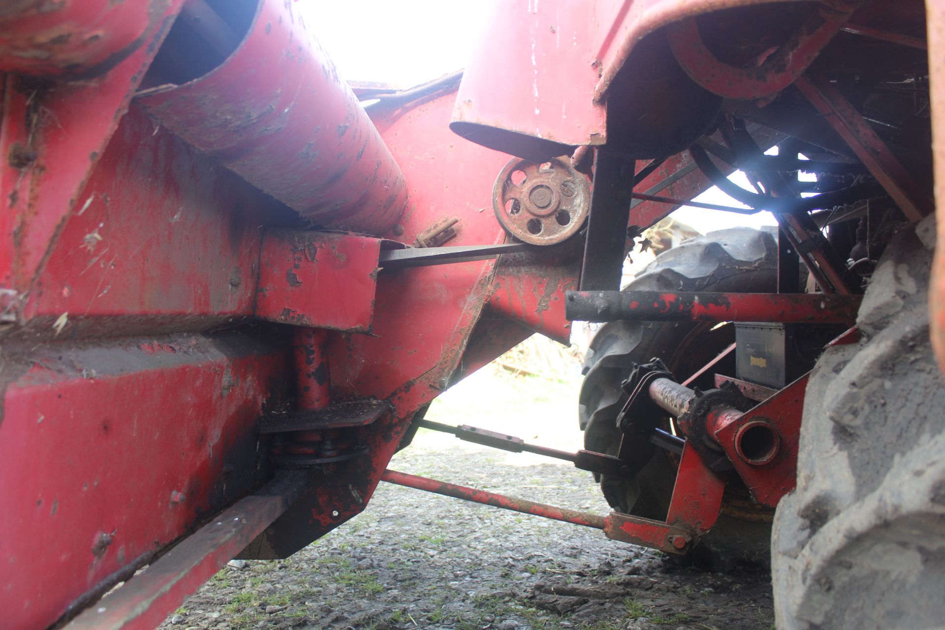 Massey Ferguson 788 8ft cut combine. Registration EBJ 851C (no paperwork). 12.4/11-28 front wheels - Image 20 of 53