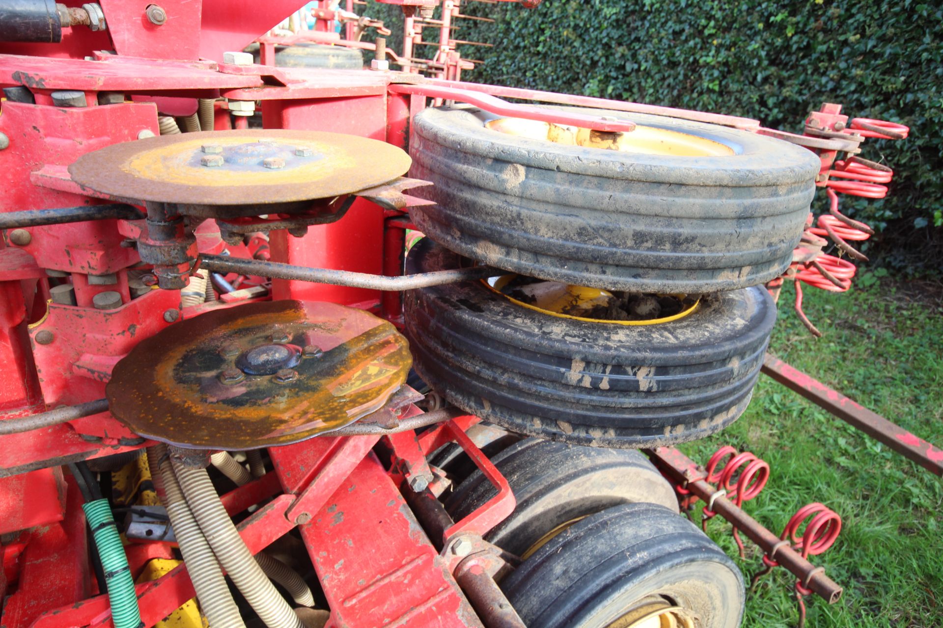 Vaderstad Rapid 400F 4m System Disc drill. With smooth tyre packer, front packer and spares. Control - Image 21 of 56