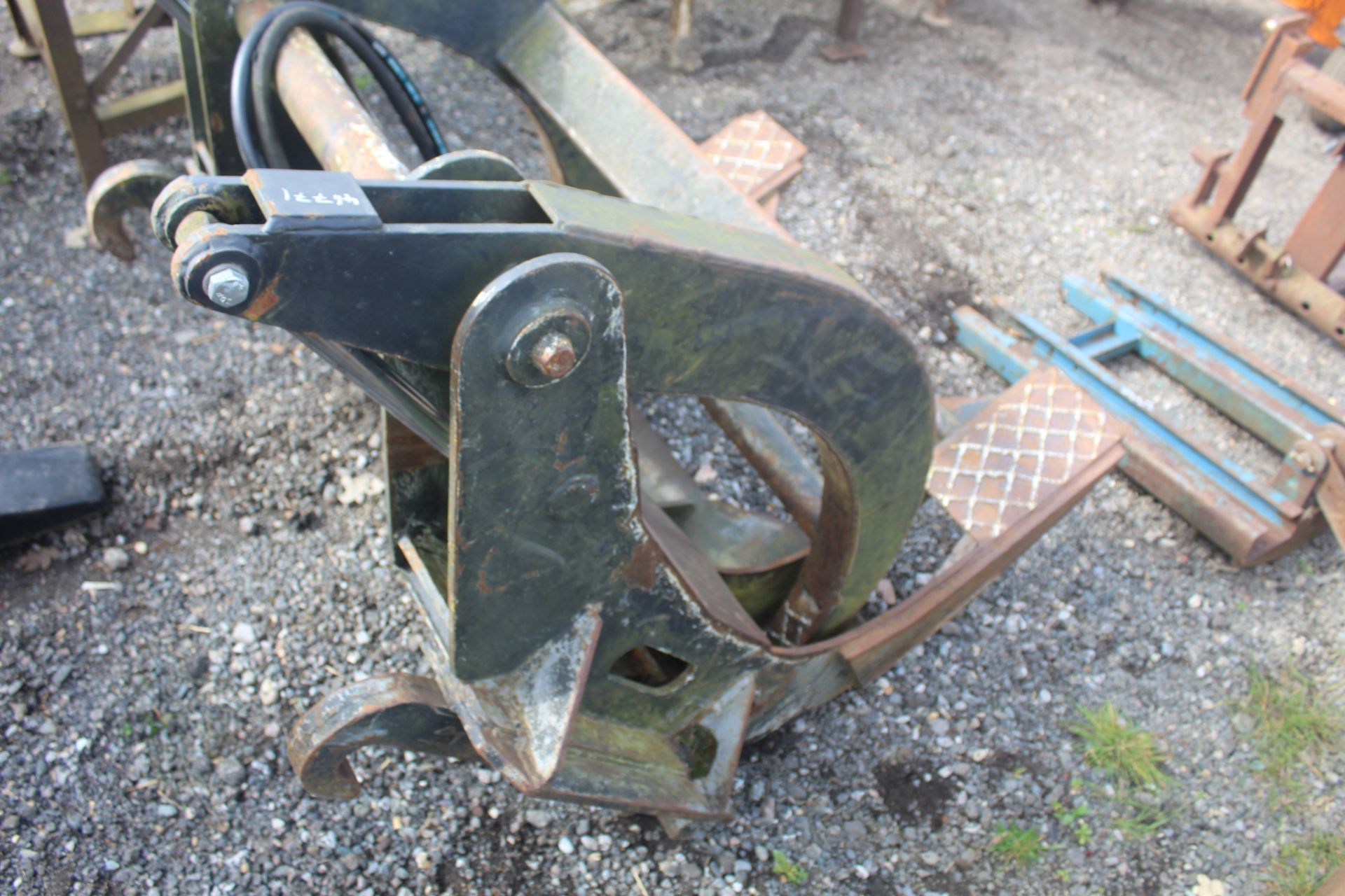 Large timber grab. JCB Q-Fit brackets. - Image 14 of 14