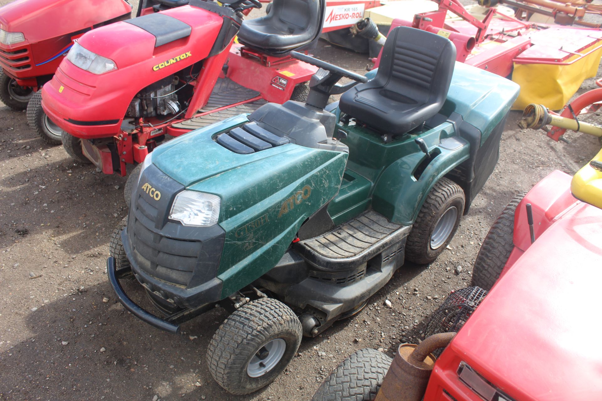 Atco GT30H hydrostatic ride-on mower. With collector. Key held. - Image 4 of 21