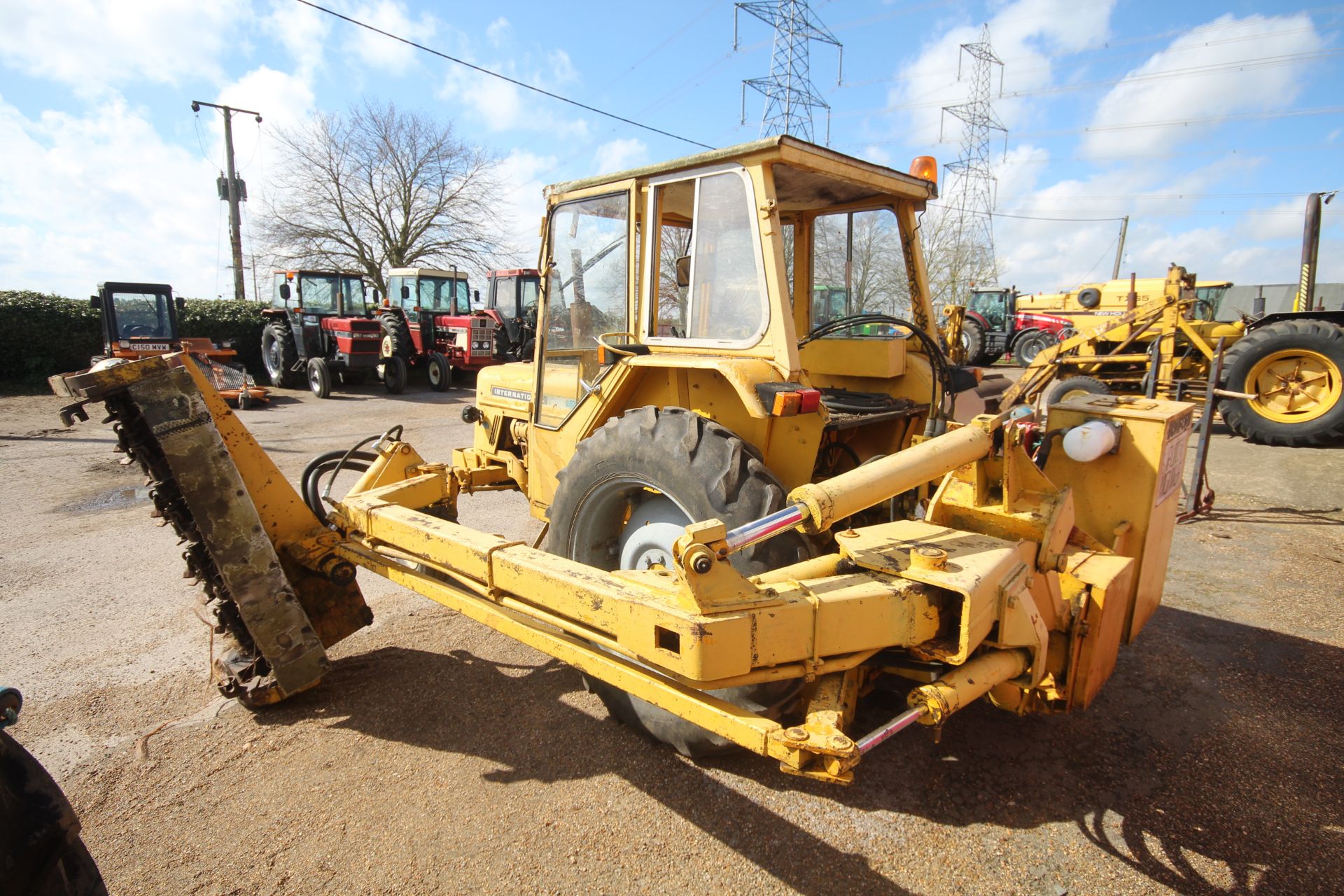 International 2400 Series A 2WD tractor. Registration GDX 955N. Date of first registration 01/11/ - Image 4 of 66