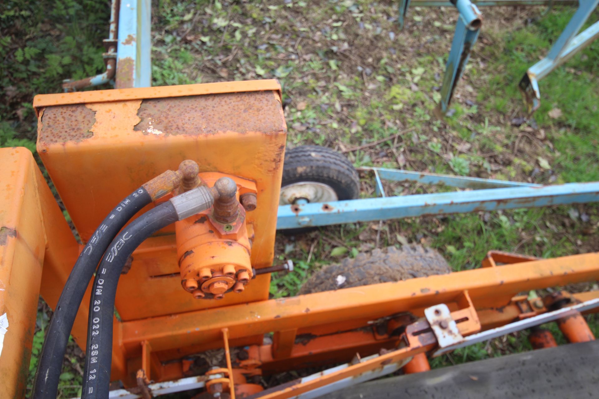 Ritchie Cook high capacity flat 8 belt sledge. 1999. Serial number 981 297. With baler drawbar, - Image 14 of 20