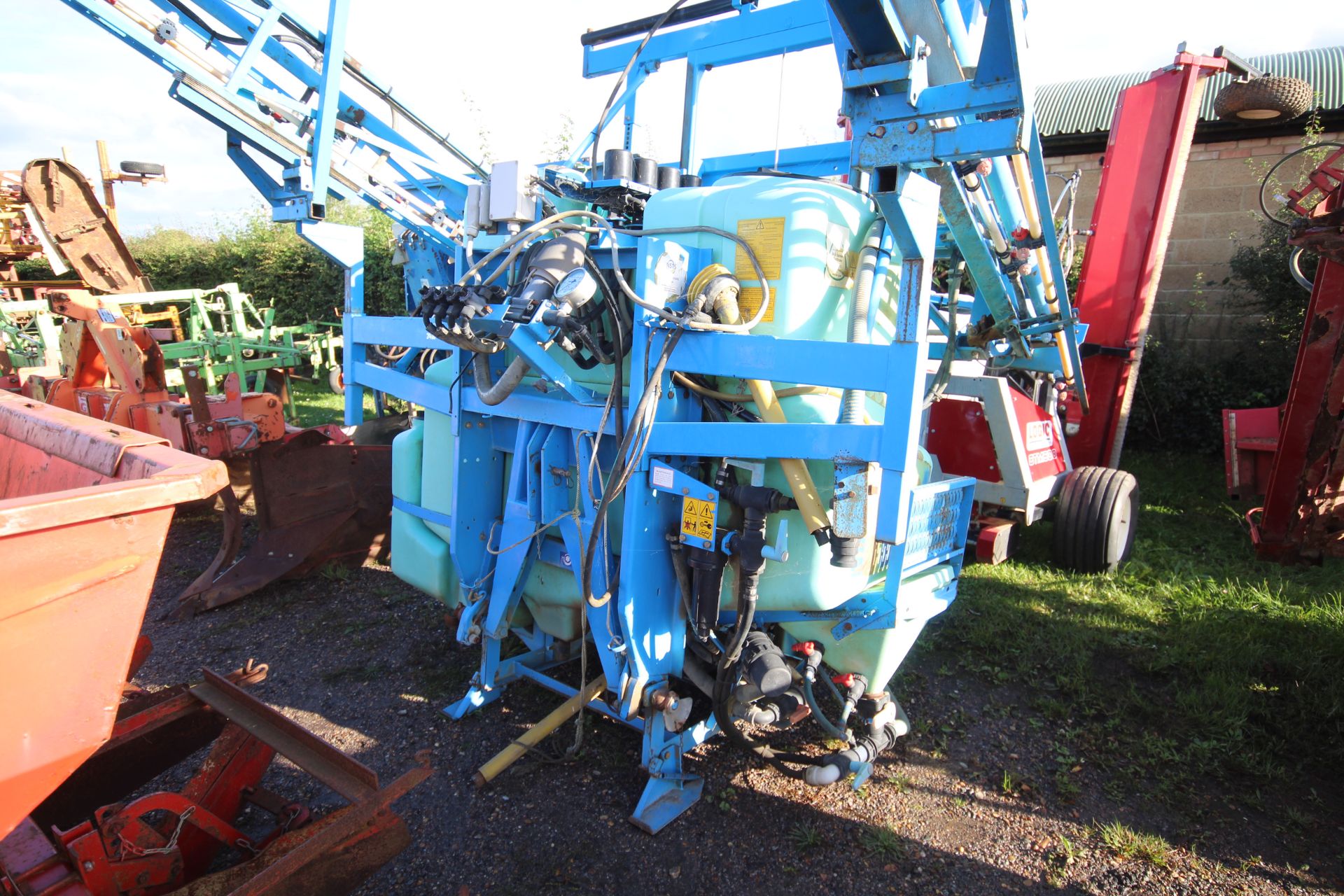 Berthoud Auto-Regleur MAC12 20m mounted sprayer. 2009. Single line boom with quad nozzle bodies. - Image 2 of 28