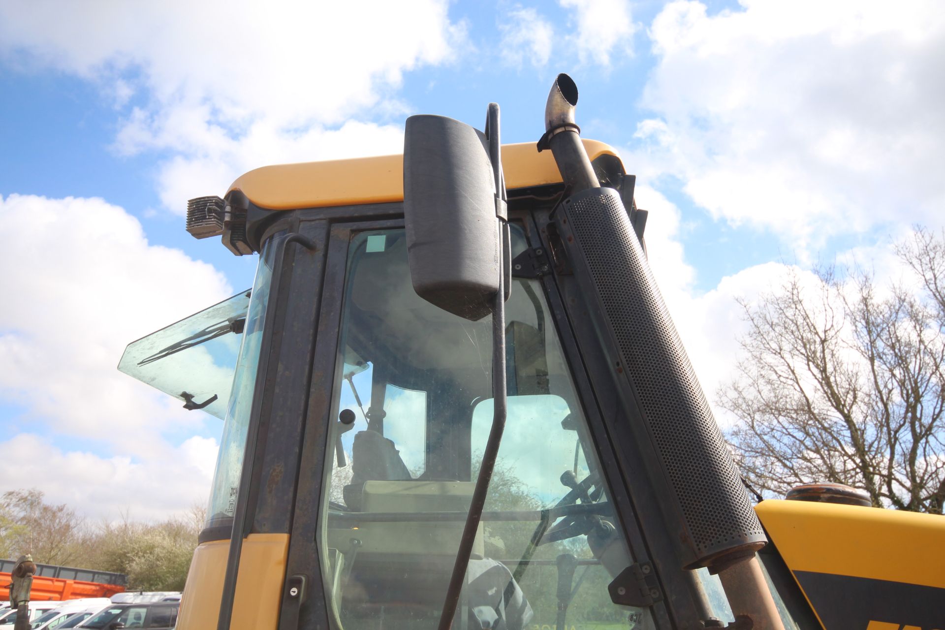 JCB Fastrac 3185 Autoshift 4WD tractor. Registration X642 AHT. Date of first registration 04/09/ - Image 44 of 71