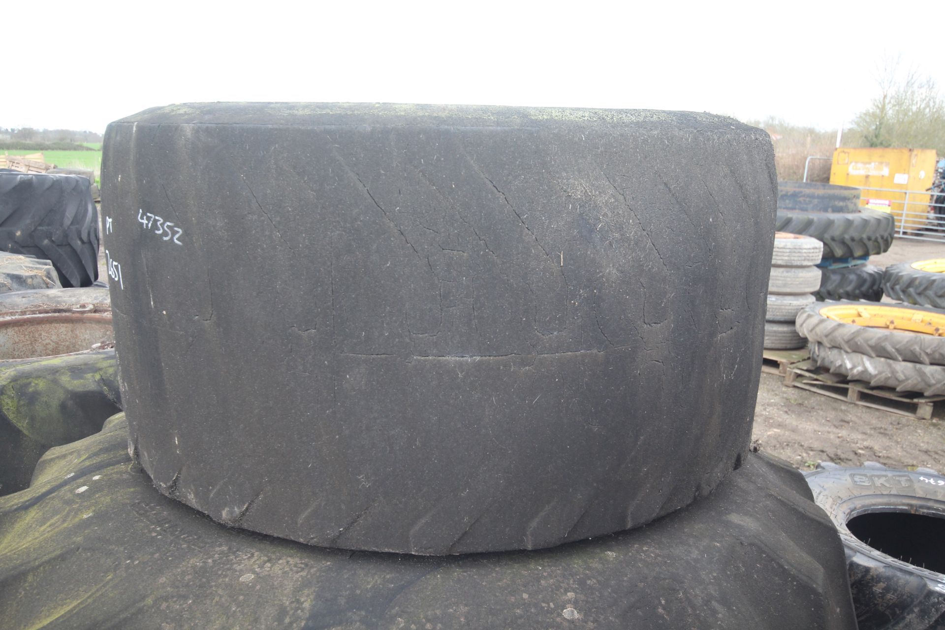 Se of flotation wheels and tyres. V - Image 2 of 7
