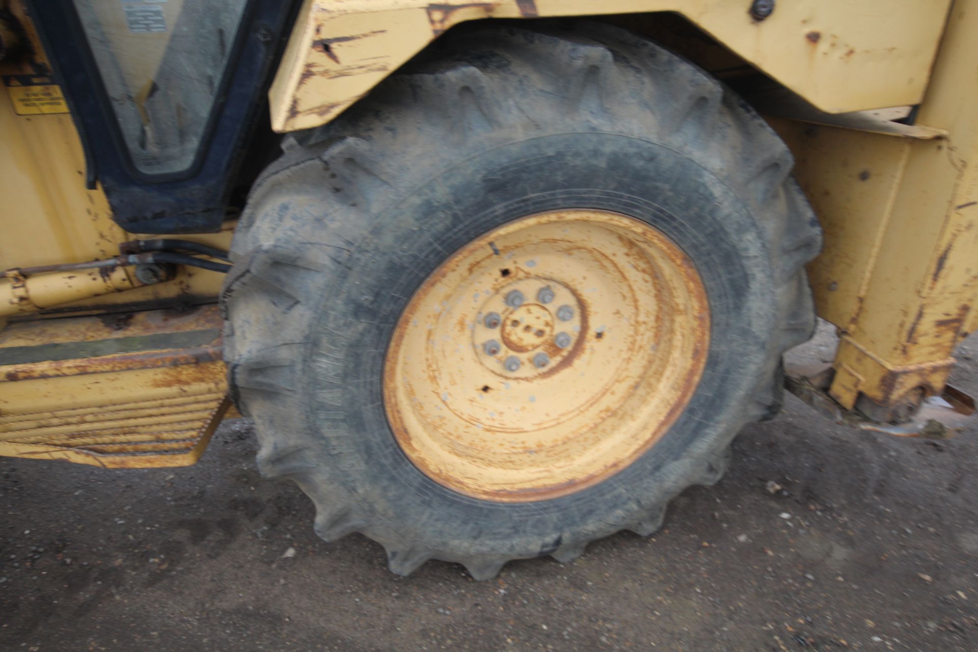 Ford 655 4WD backhoe loader. Registration F829 MVX. Date of first registration 03/10/1988. Showing - Image 61 of 87