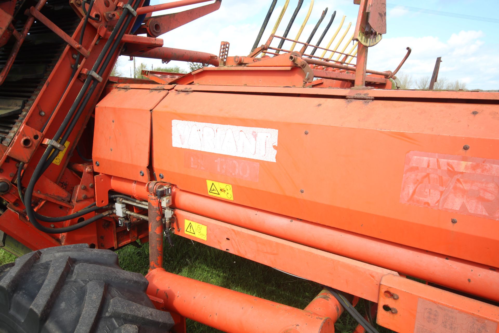 Grimme DL1700 Variant carrot/ onion harvester. With star cleaners. Control Box held. V - Image 15 of 61