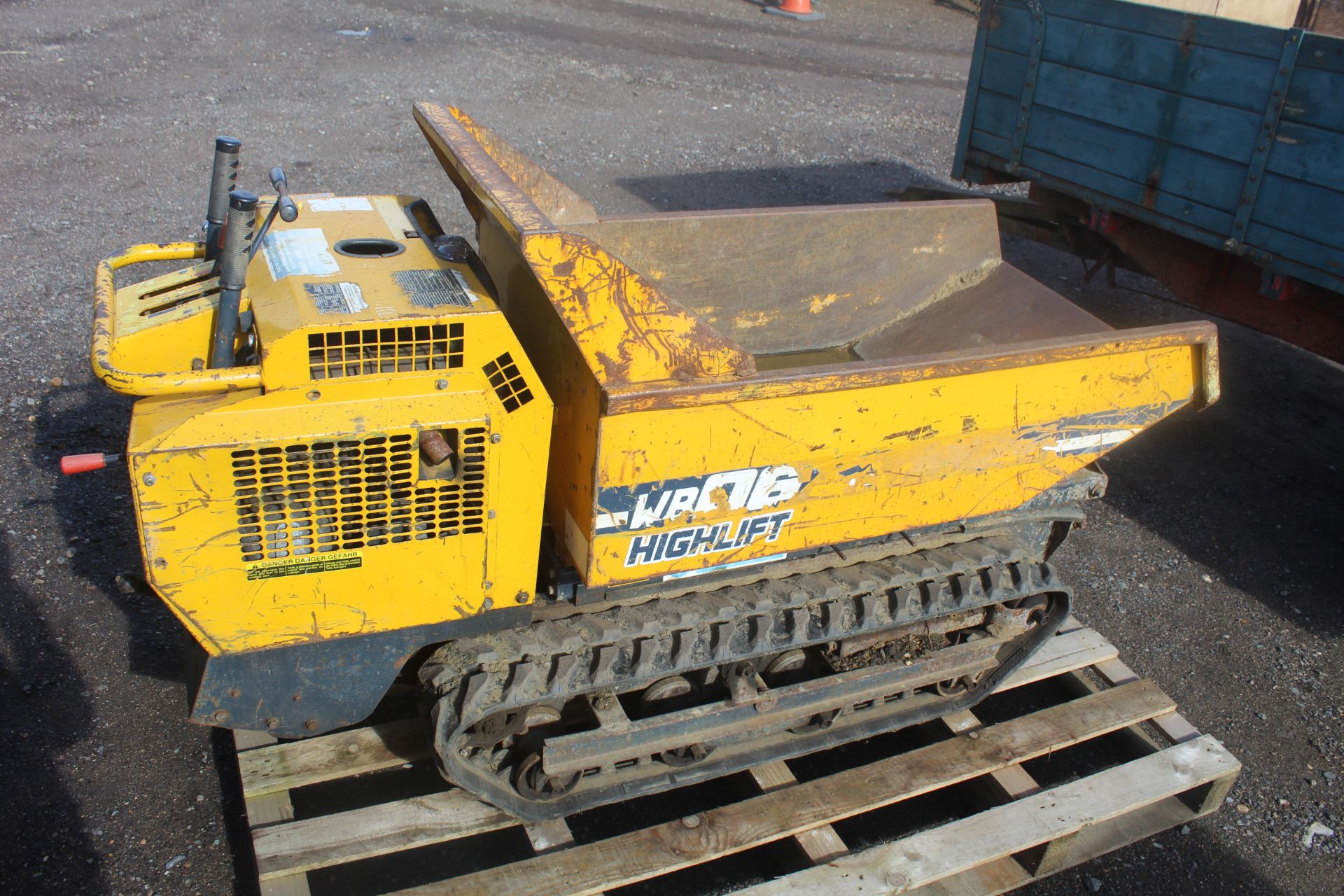 WB06 HighLift tracked pedestrian high tip dumper. 3,318 hours. With Kubota diesel engine. Key held. - Image 3 of 35