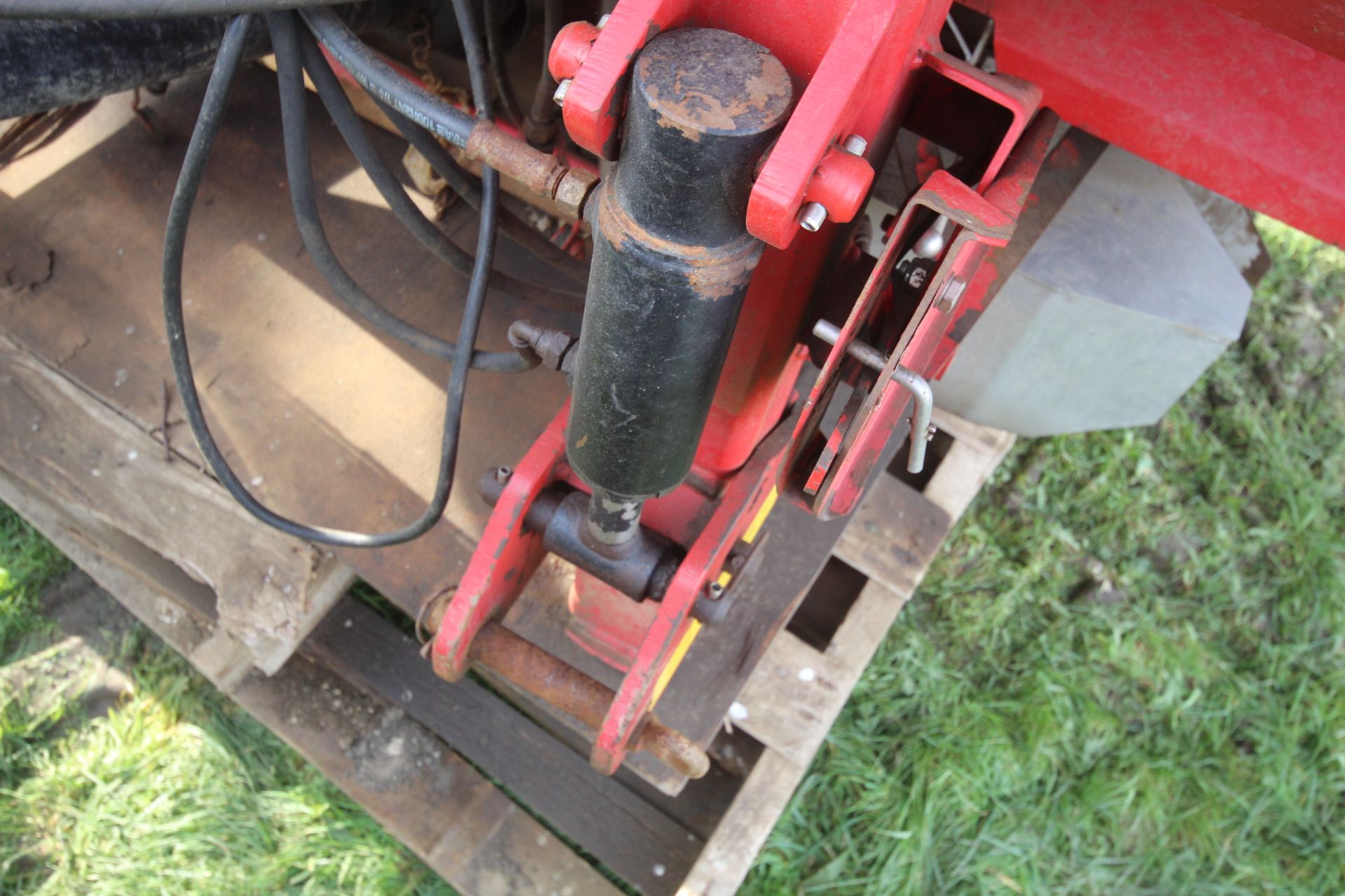 Tulip Centreliner SX 24m twin disc fertiliser spreader. 2004. From a local Deceased estate. Manual - Image 5 of 21