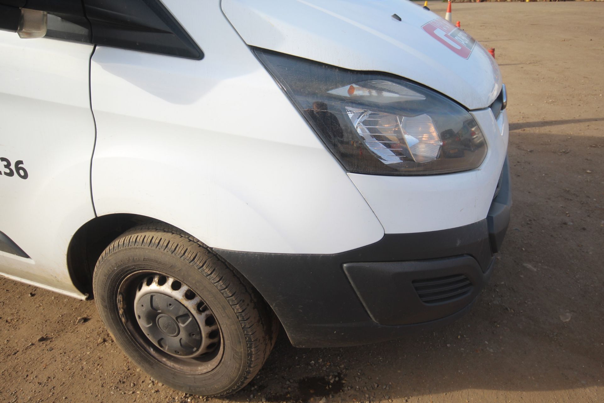 Ford Transit Custom 290 2L diesel manual van. Registration YE17 YYX. Date of first registration 31/ - Image 8 of 56