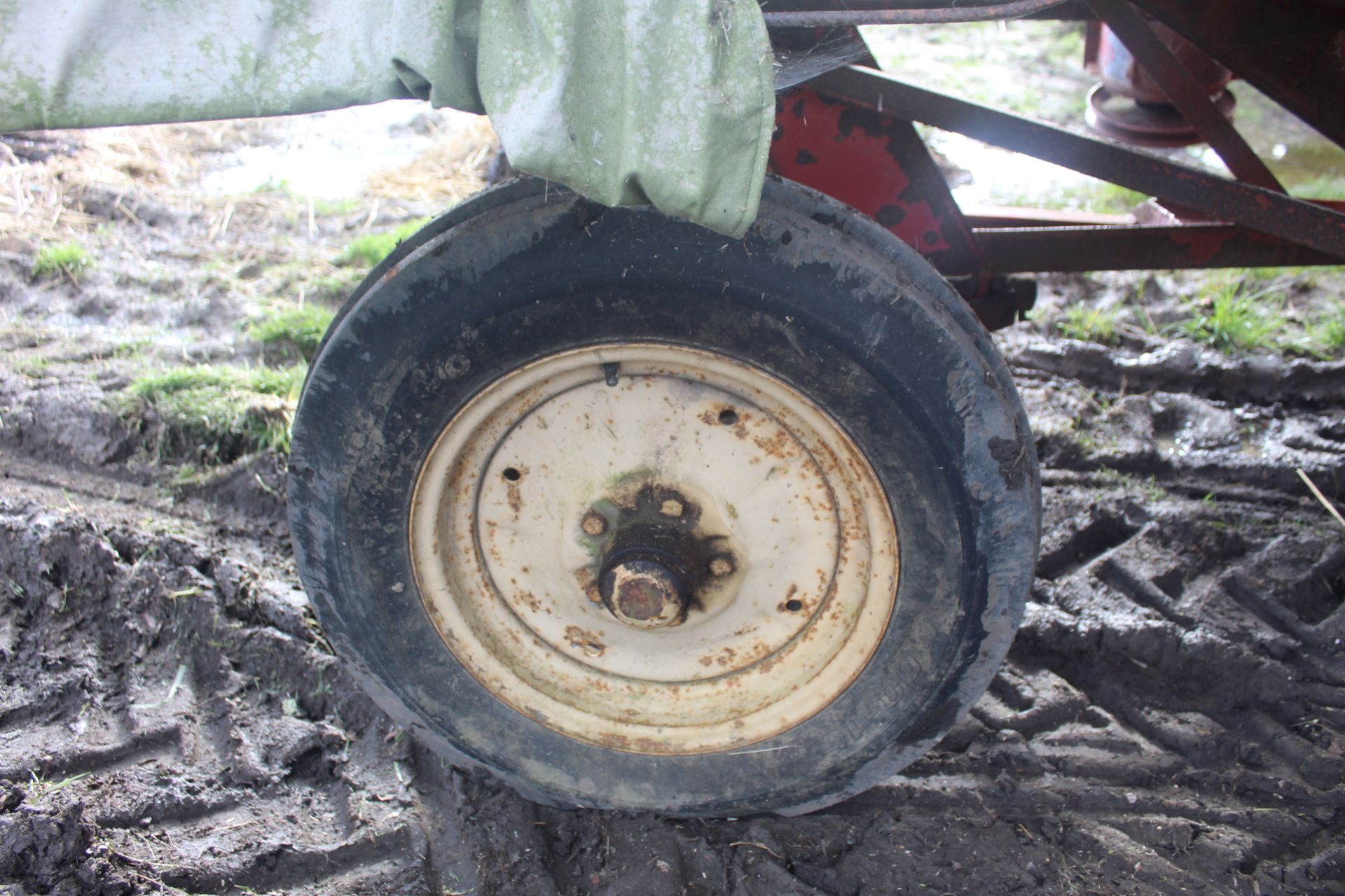 Massey Ferguson 788 8ft cut combine. Registration EBJ 851C (no paperwork). 12.4/11-28 front wheels - Image 38 of 53