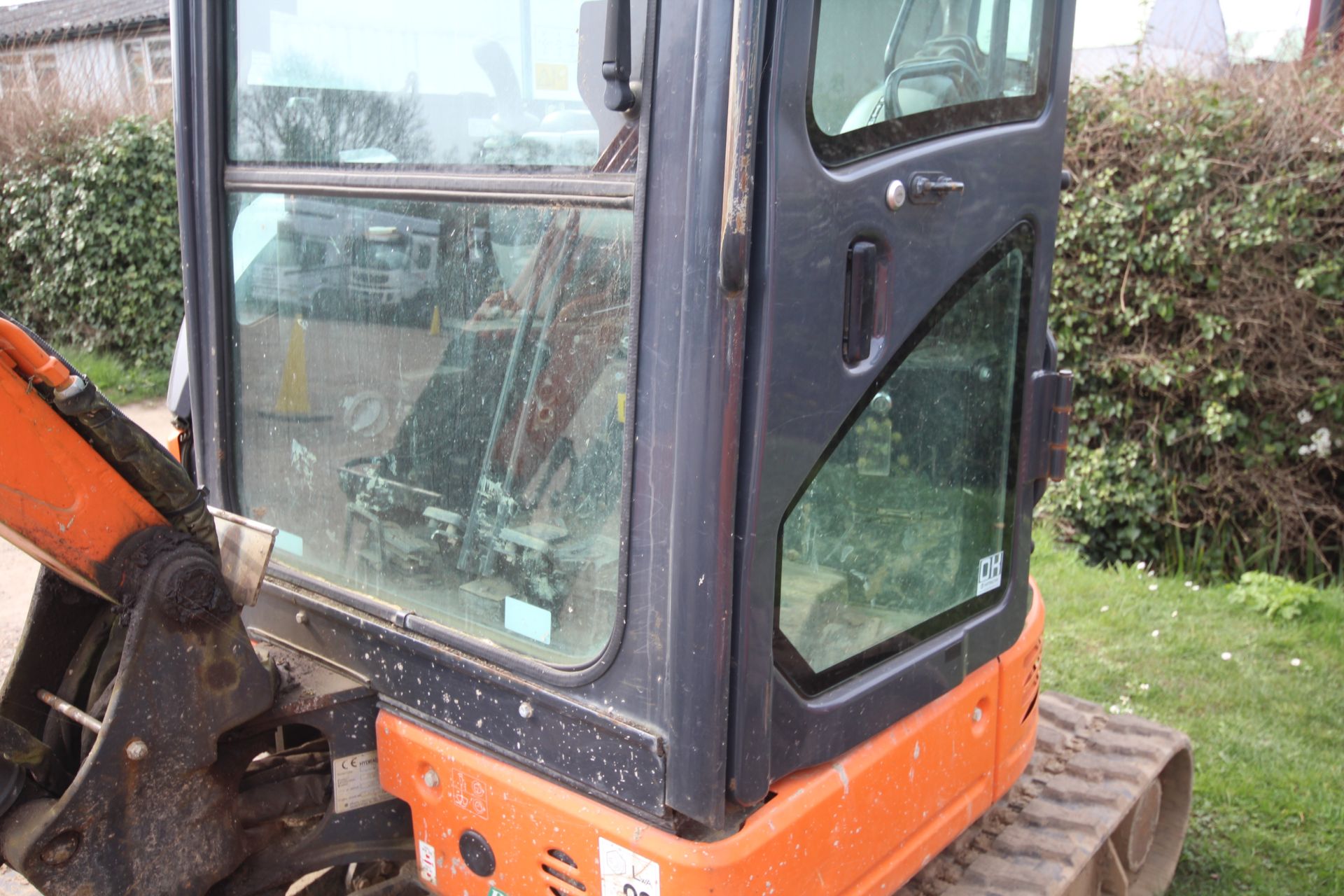 Hitachi Z-Axis 26U-5a 2.6T rubber track excavator. 2018. 2,061 hours. Serial number HCM - Image 30 of 61