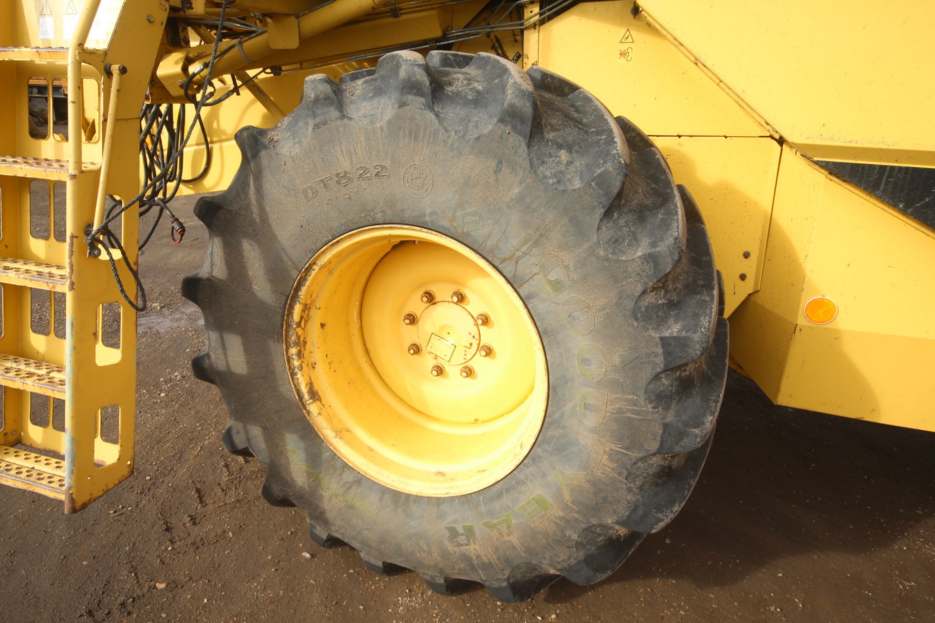 New Holland TX65 5 straw walker combine harvester. Registration N887 SKS. Date of first registration - Image 26 of 163