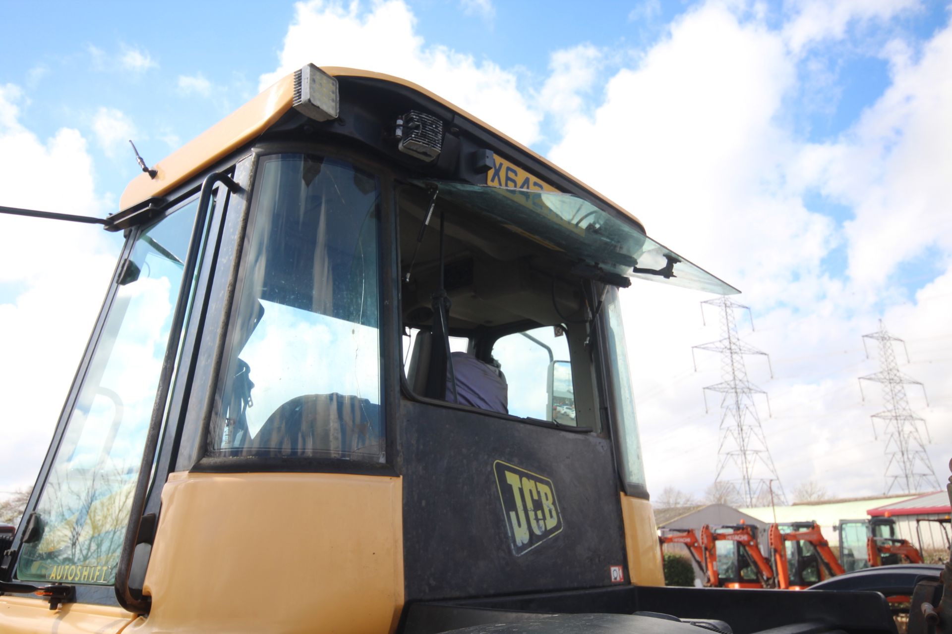 JCB Fastrac 3185 Autoshift 4WD tractor. Registration X642 AHT. Date of first registration 04/09/ - Image 25 of 71