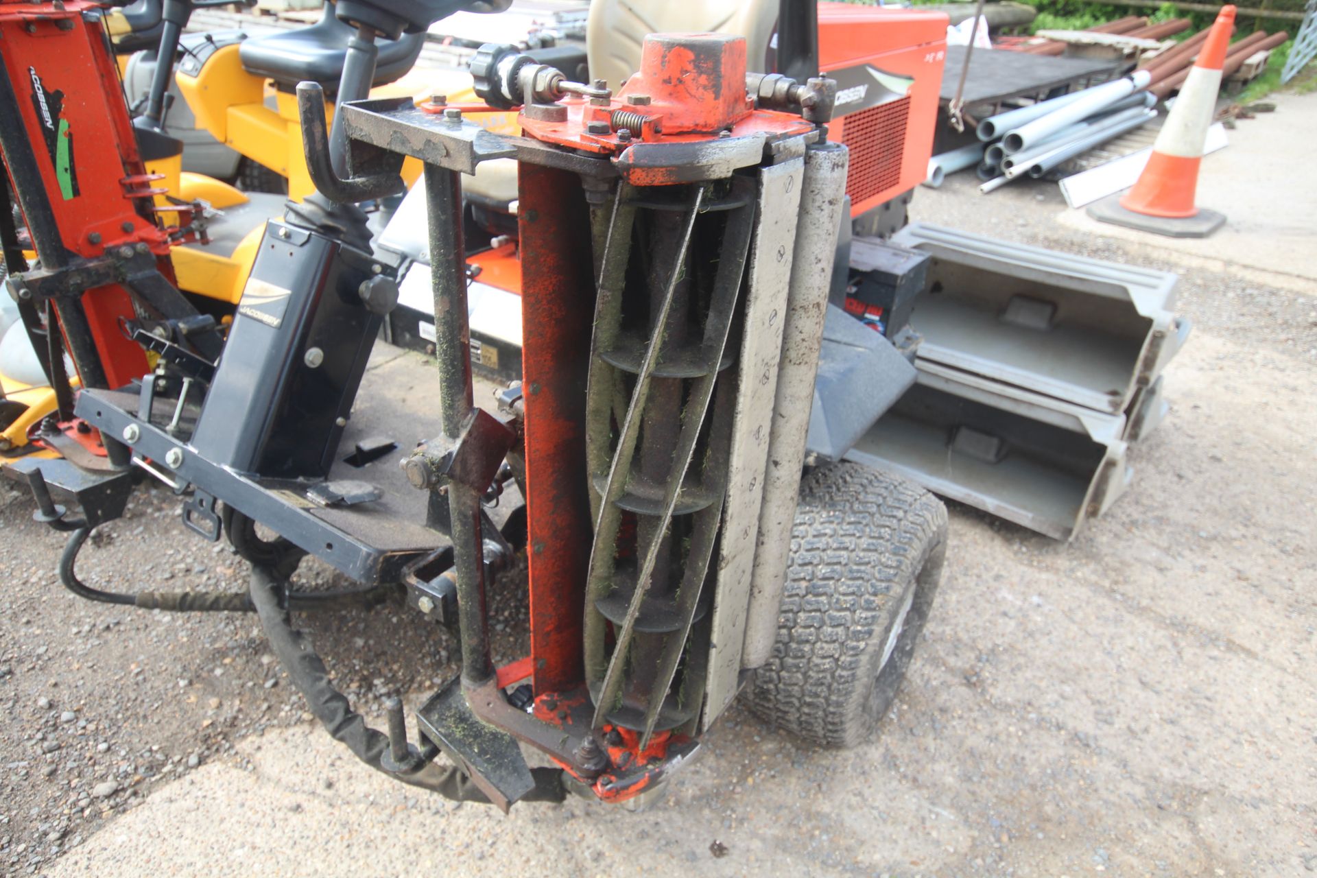 Ransomes Jacobson T-Plex 185 D 3WD triple gang fine-cut ride-on mower. 2,690 hours. With - Image 5 of 24