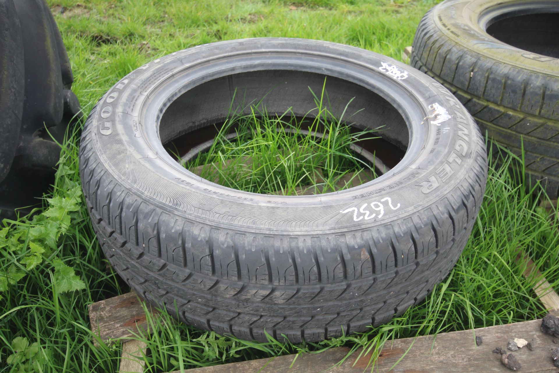 Wrangler 235/60R18 tyre. - Image 2 of 3