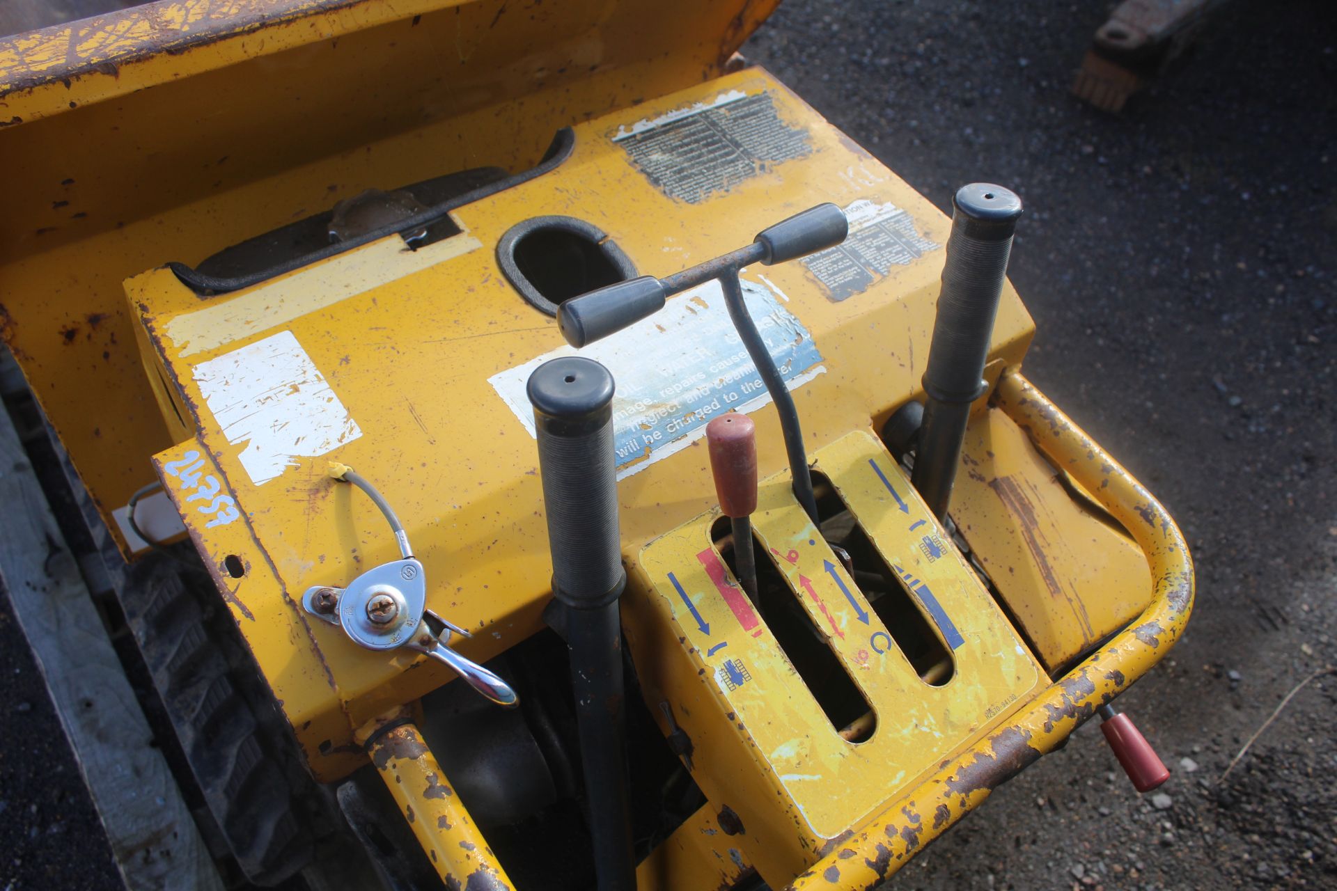 WB06 HighLift tracked pedestrian high tip dumper. 3,318 hours. With Kubota diesel engine. Key held. - Image 5 of 35