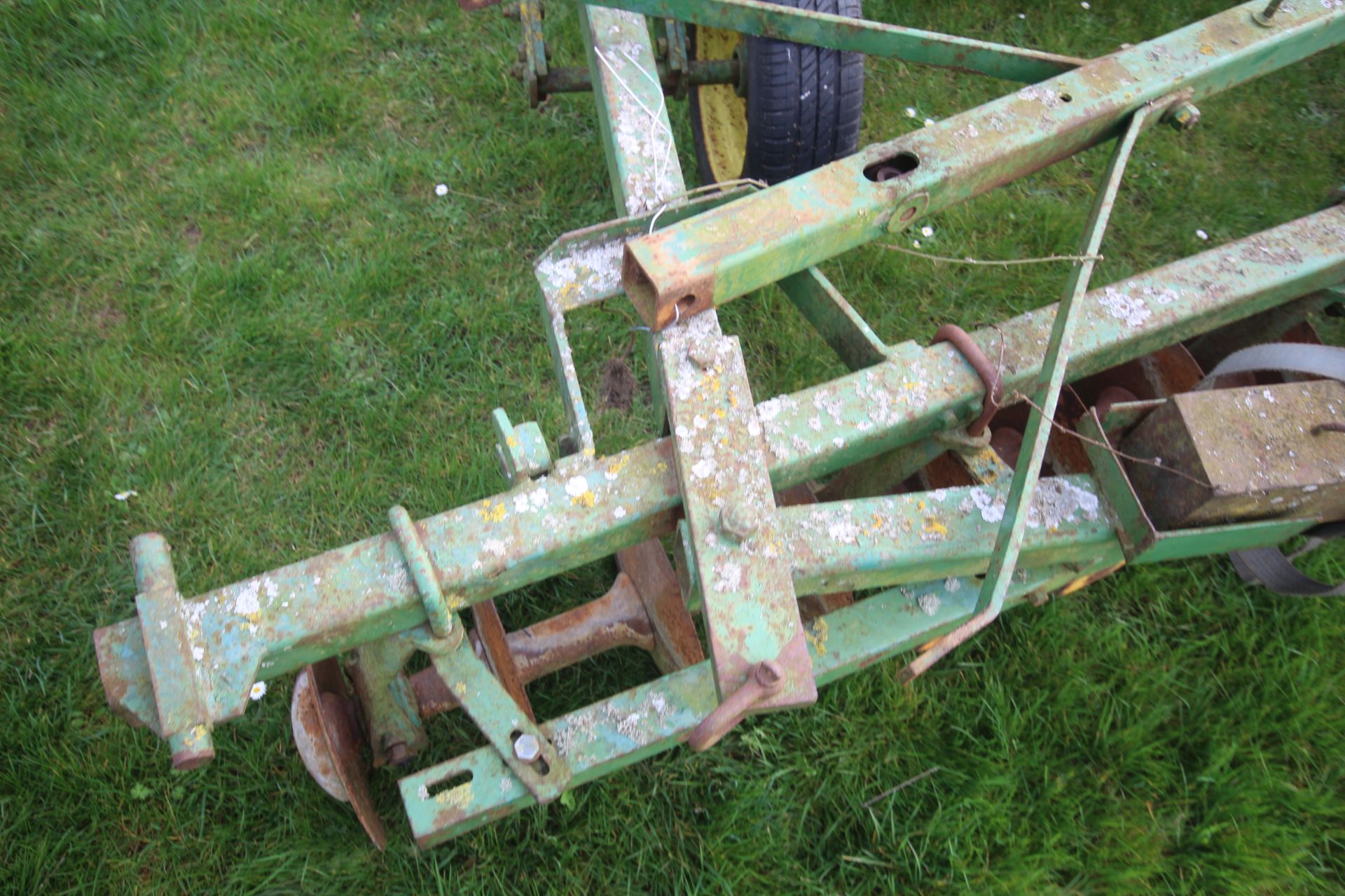 John Deere 3.5m trailed discs. For sale due to retirement. V - Image 8 of 15