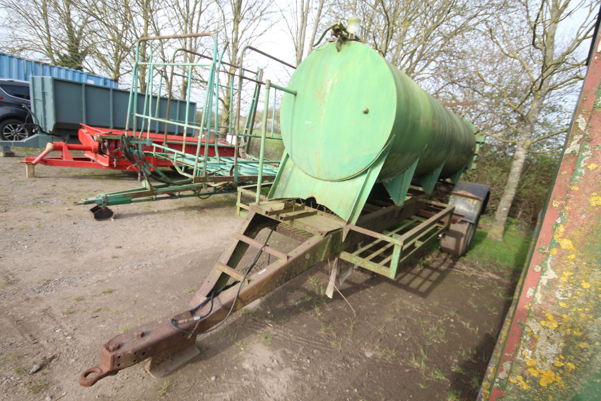 Single axle water bowser. V