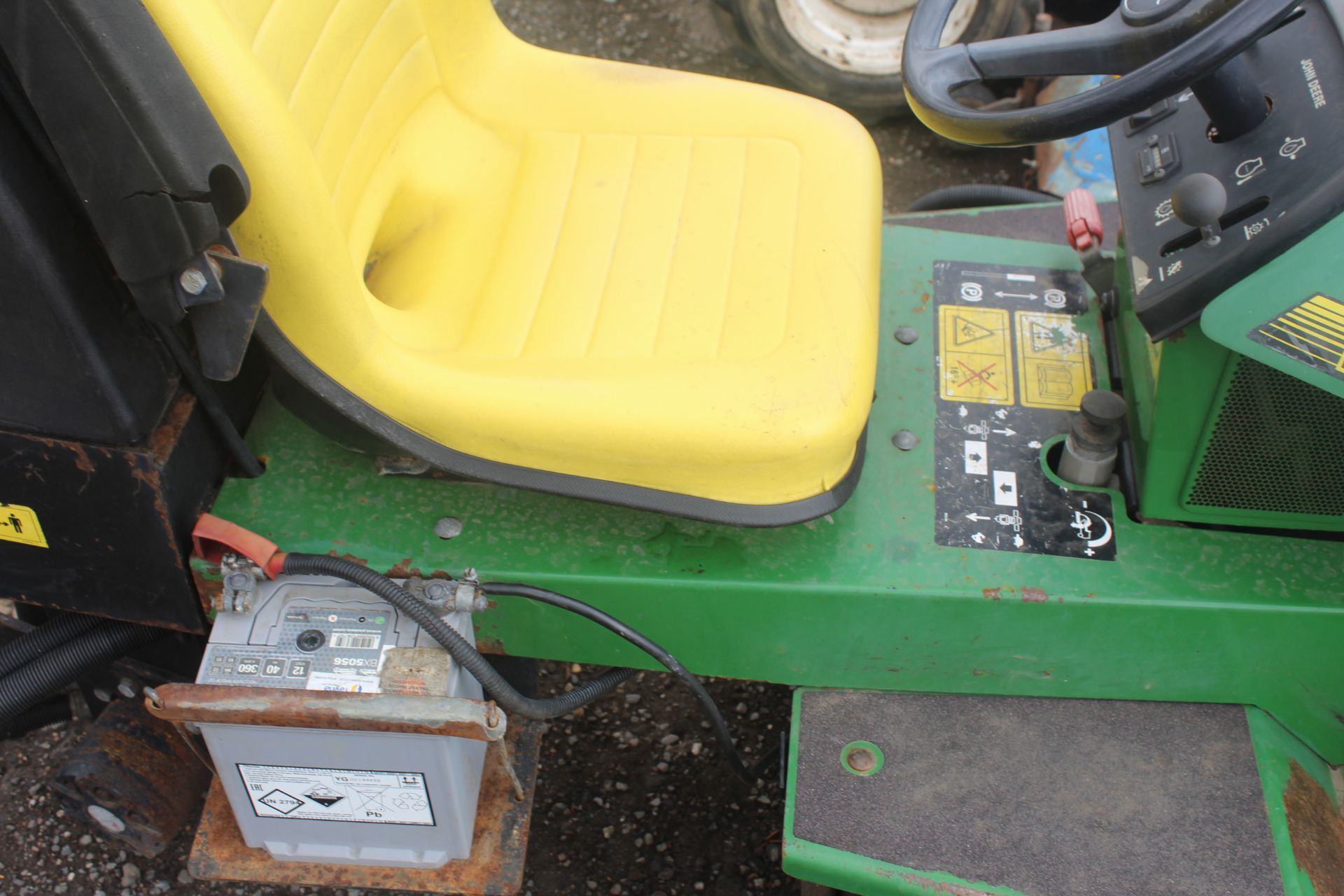 John Deere 2653A hydrostatic diesel triple gang fine-cut ride-on mower. Key held. V - Image 15 of 25