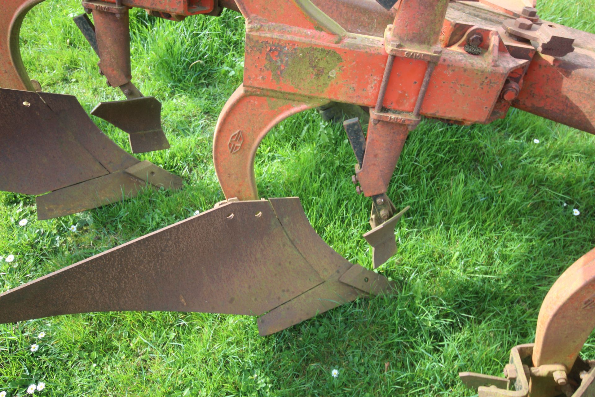 Gregoire Besson 5+1F reversible plough. 1997. One farm from new. V - Image 13 of 24