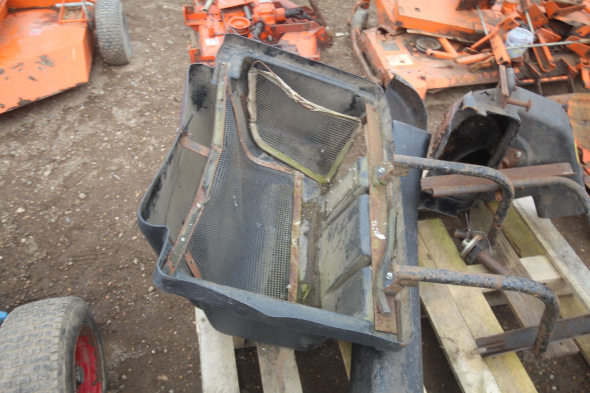 Kubota chopper/blower and collector hood. - Image 5 of 6