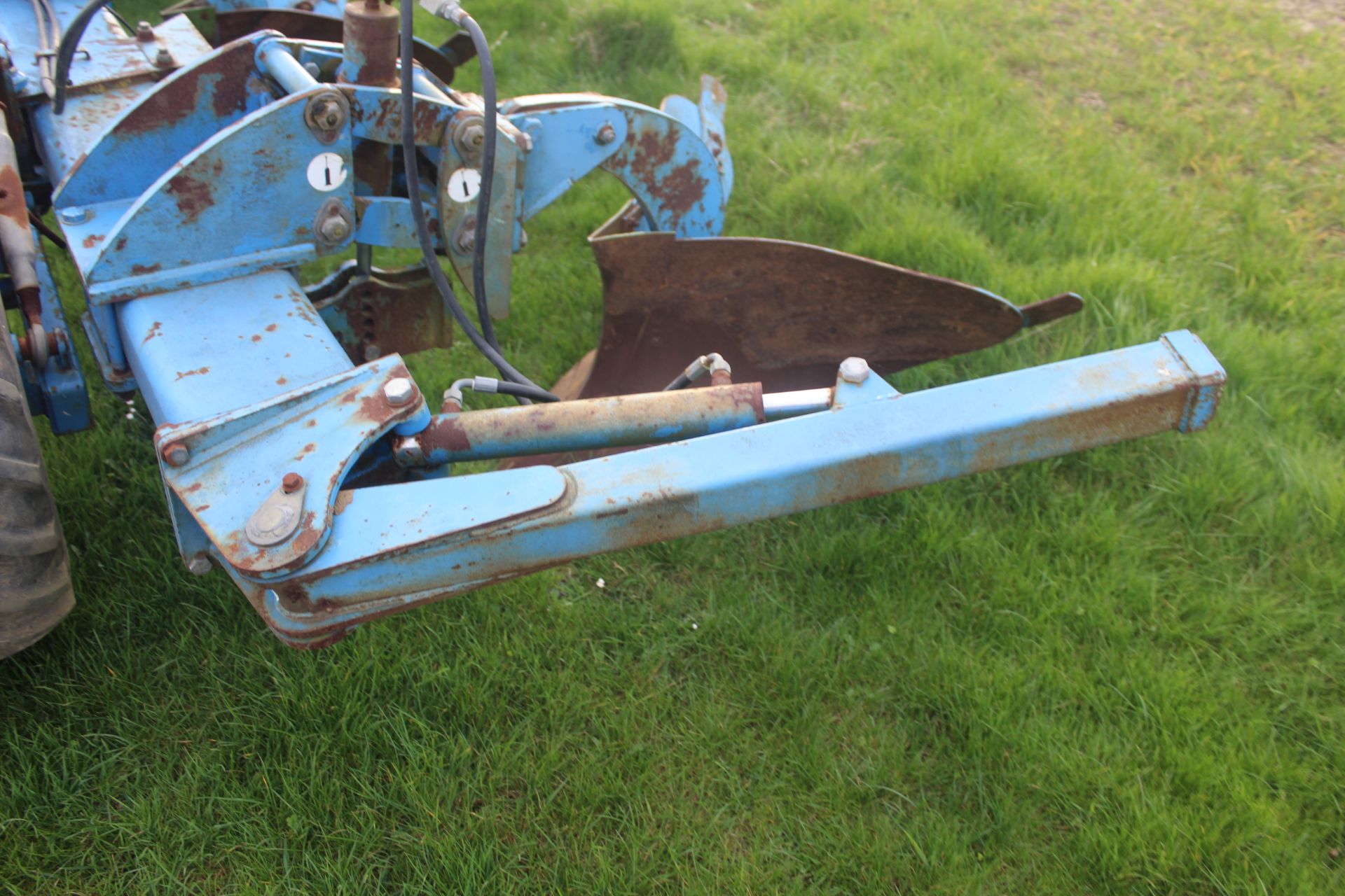 Standen hydraulic folding four row bed former. Serial number 298. 2011. With bout marker brackets - Image 13 of 36