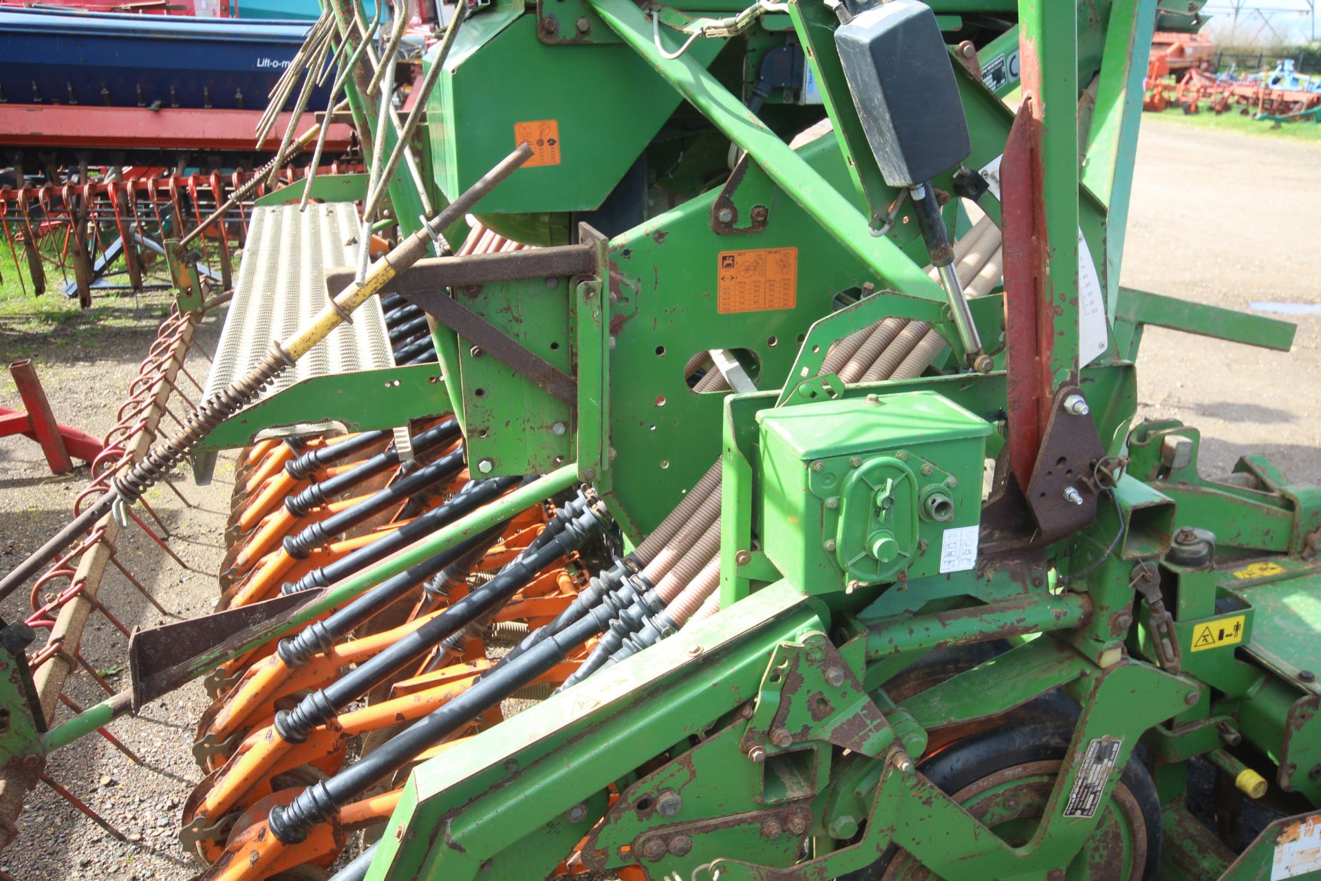 Amazone KE403 4m combination drill. 2005. With disc coulters, pre-em and tramlime. Manual, Control - Image 36 of 44