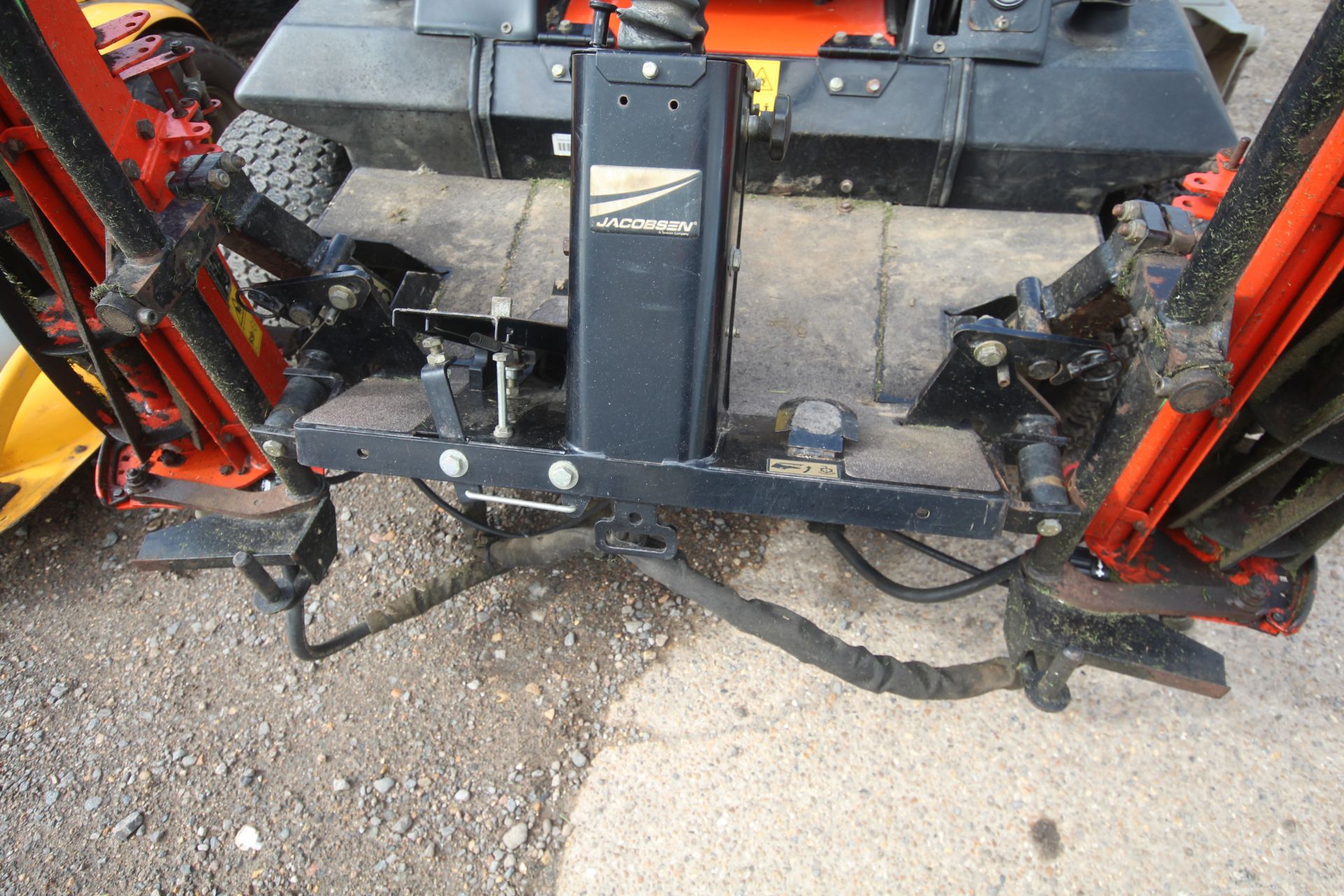 Ransomes Jacobson T-Plex 185 D 3WD triple gang fine-cut ride-on mower. 2,690 hours. With - Image 6 of 24