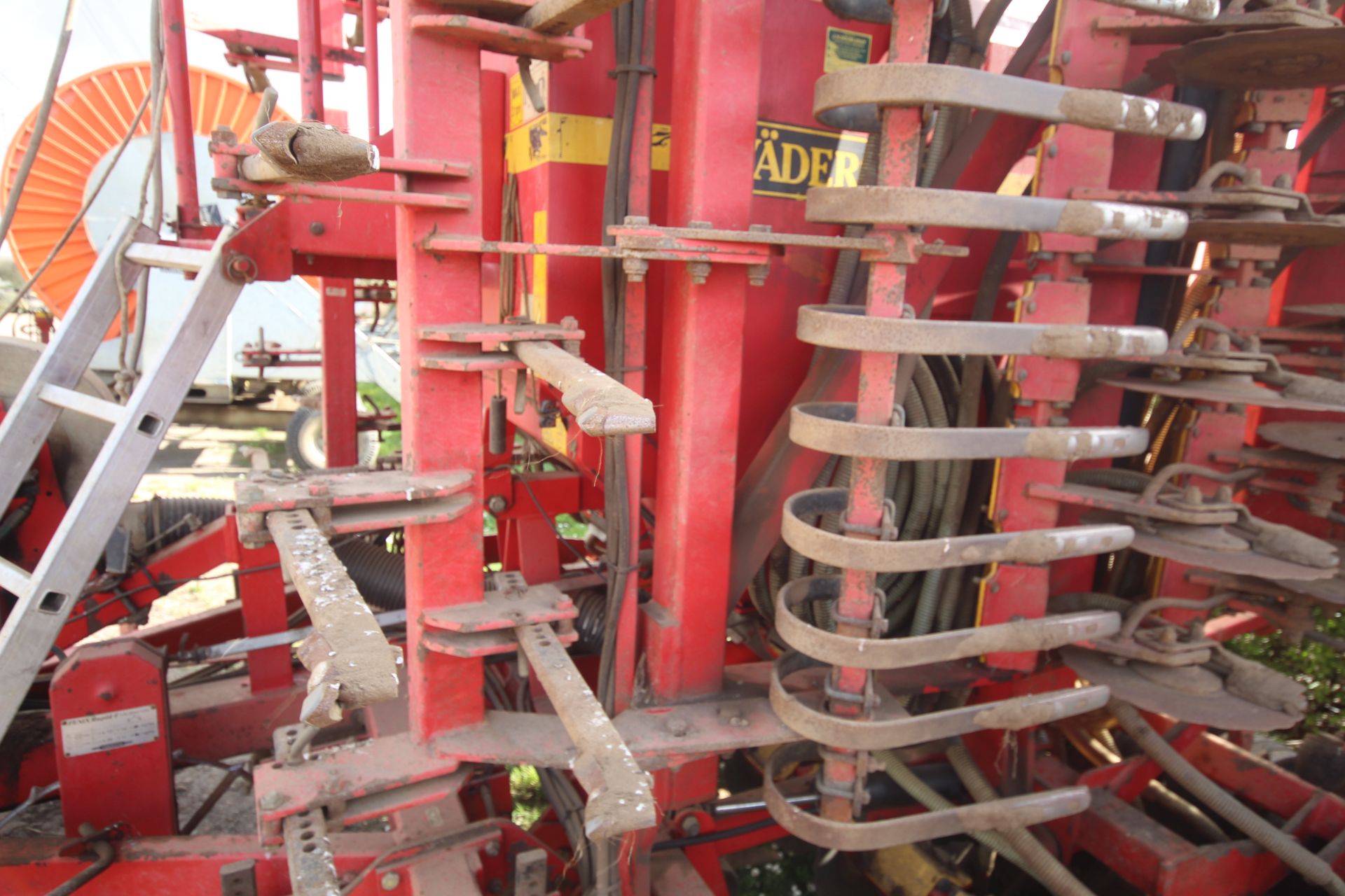 **UPDATED DESCRIPTION** Vaderstad Rapid 800F 8m disc drill. With rigid tines, levelling paddles, two - Image 16 of 60