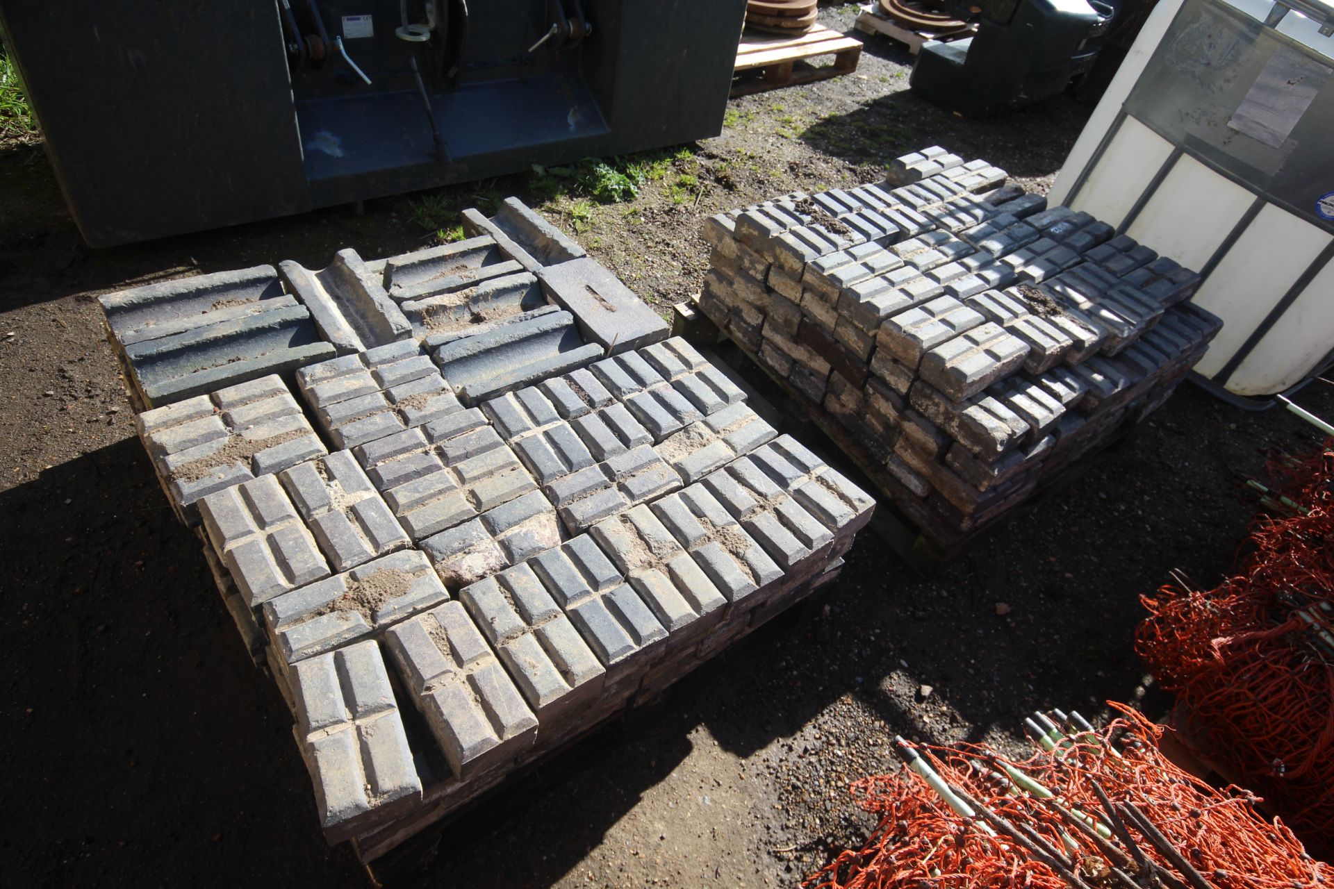 2x pallets of yard bricks. - Image 3 of 5