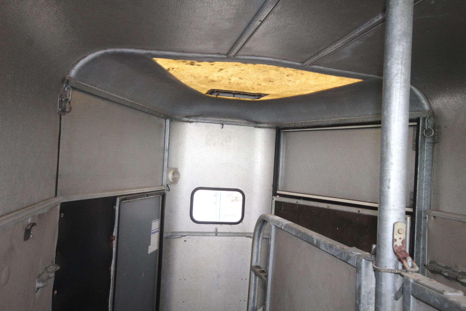 Ifor Williams 505 two horse twin axle horsebox. Recent new floor fitted by main dealer. - Bild 30 aus 44