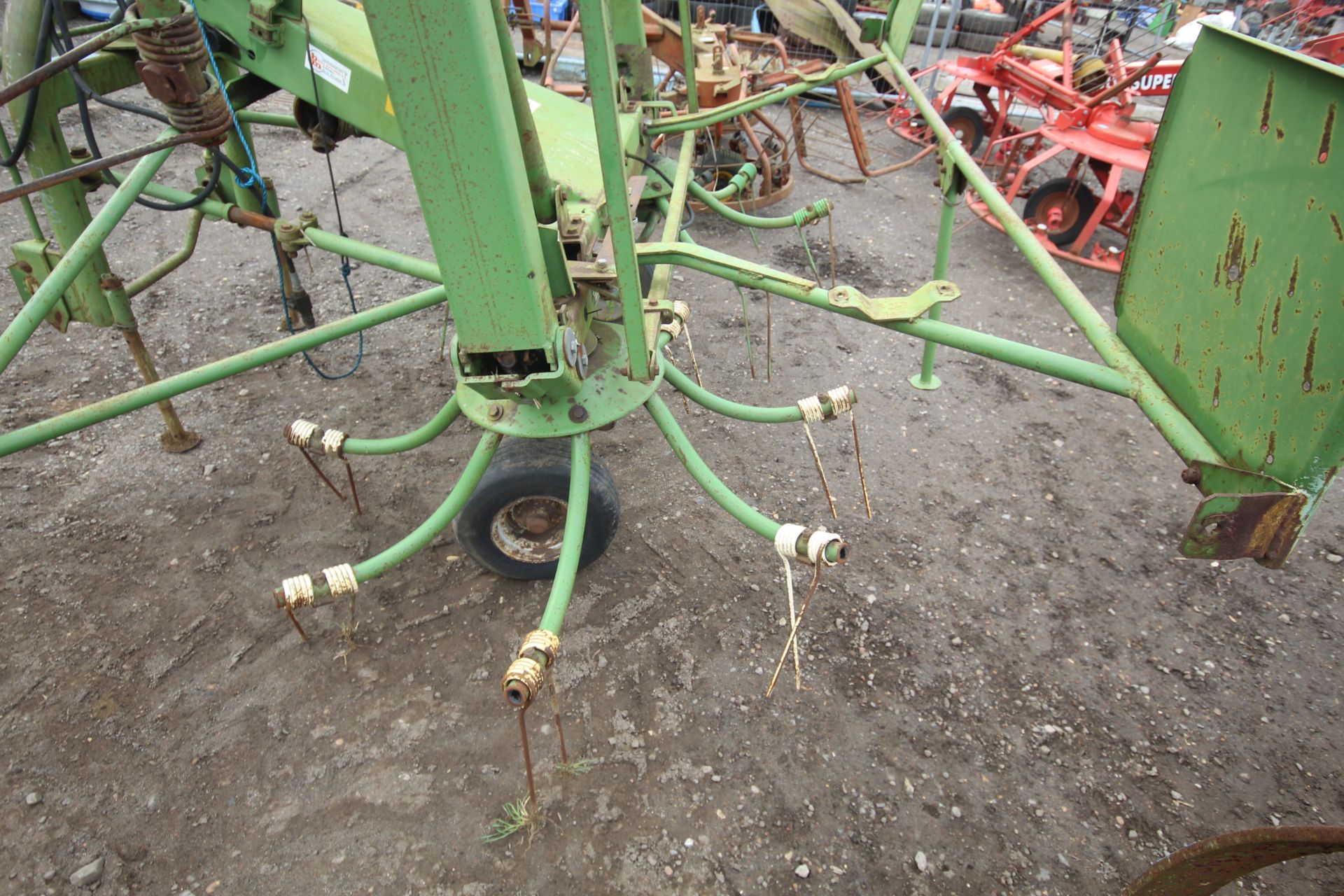 Krone KW4 4 rotor hydraulic folding mounted tedder. V - Image 8 of 13