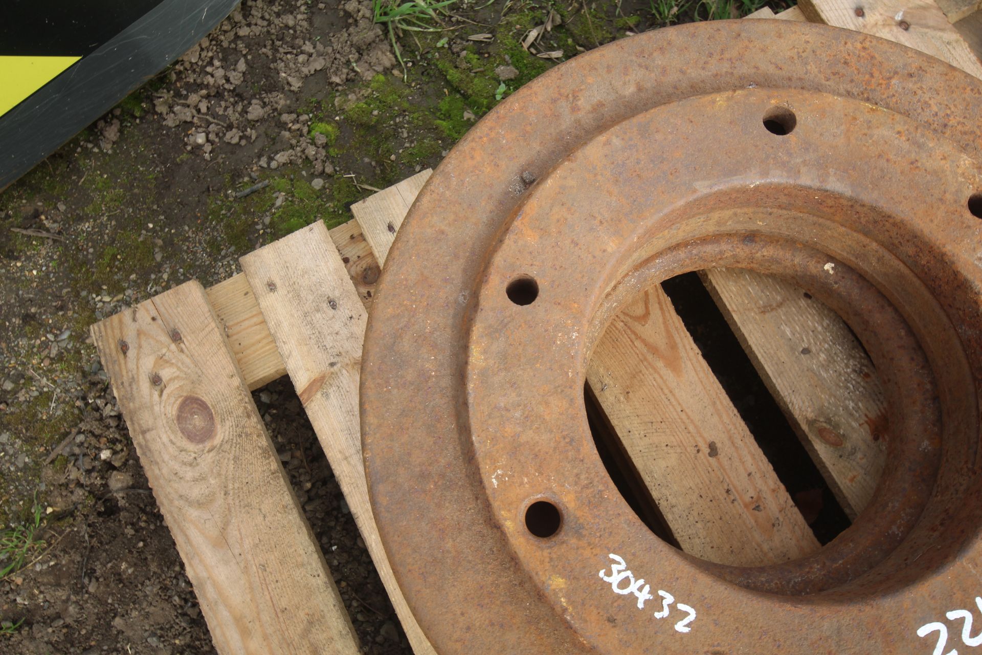 Fordson rear wheel weights: starter and 2x weights. - Image 2 of 5