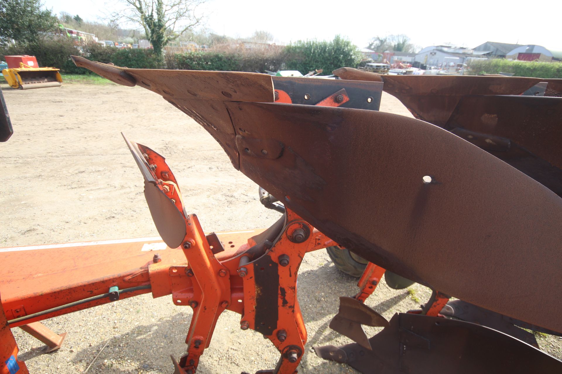 Kuhn Multimaster 121 4+1F reversible plough. Type M121 5ET. Serial number H1985. May 2002. Manual - Image 12 of 26