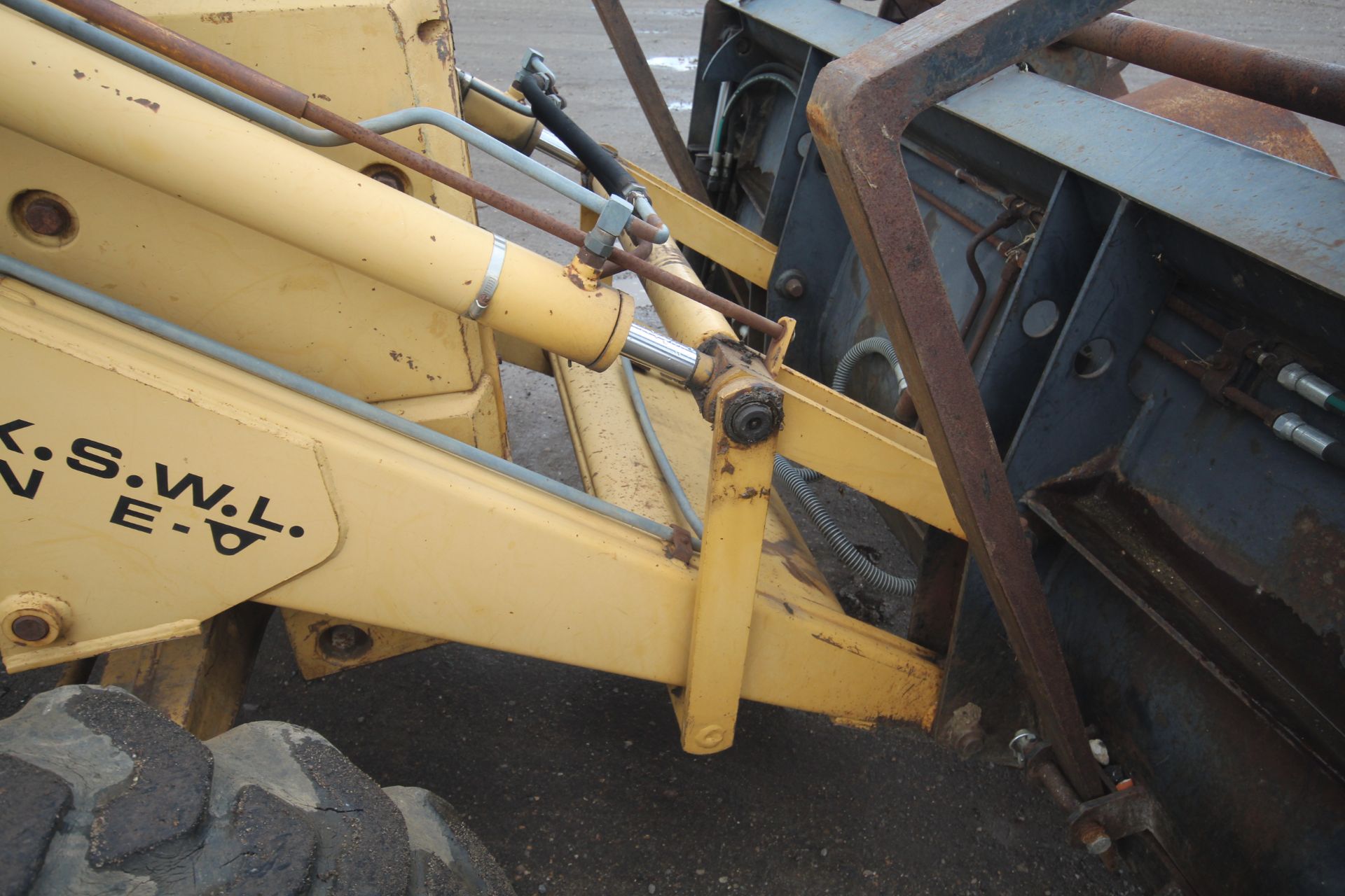 Ford 655 4WD backhoe loader. Registration F829 MVX. Date of first registration 03/10/1988. Showing - Bild 13 aus 87