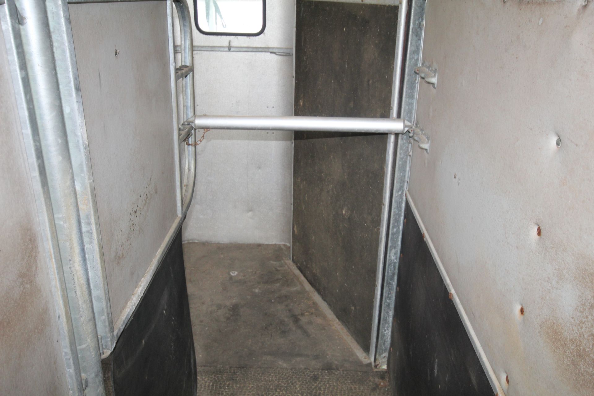 Ifor Williams 505 two horse twin axle horsebox. Recent new floor fitted by main dealer. - Image 32 of 44